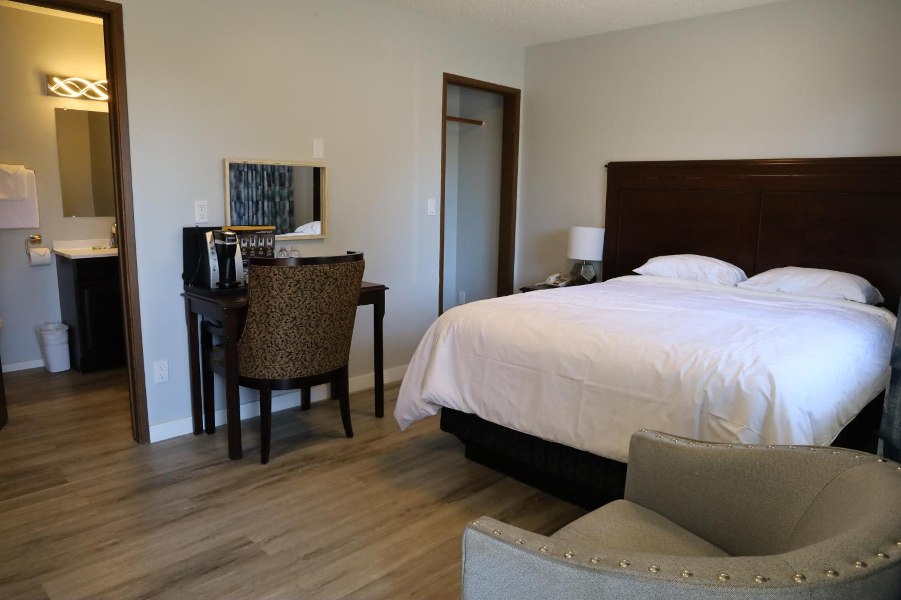 Standard Queen Room photo 3
