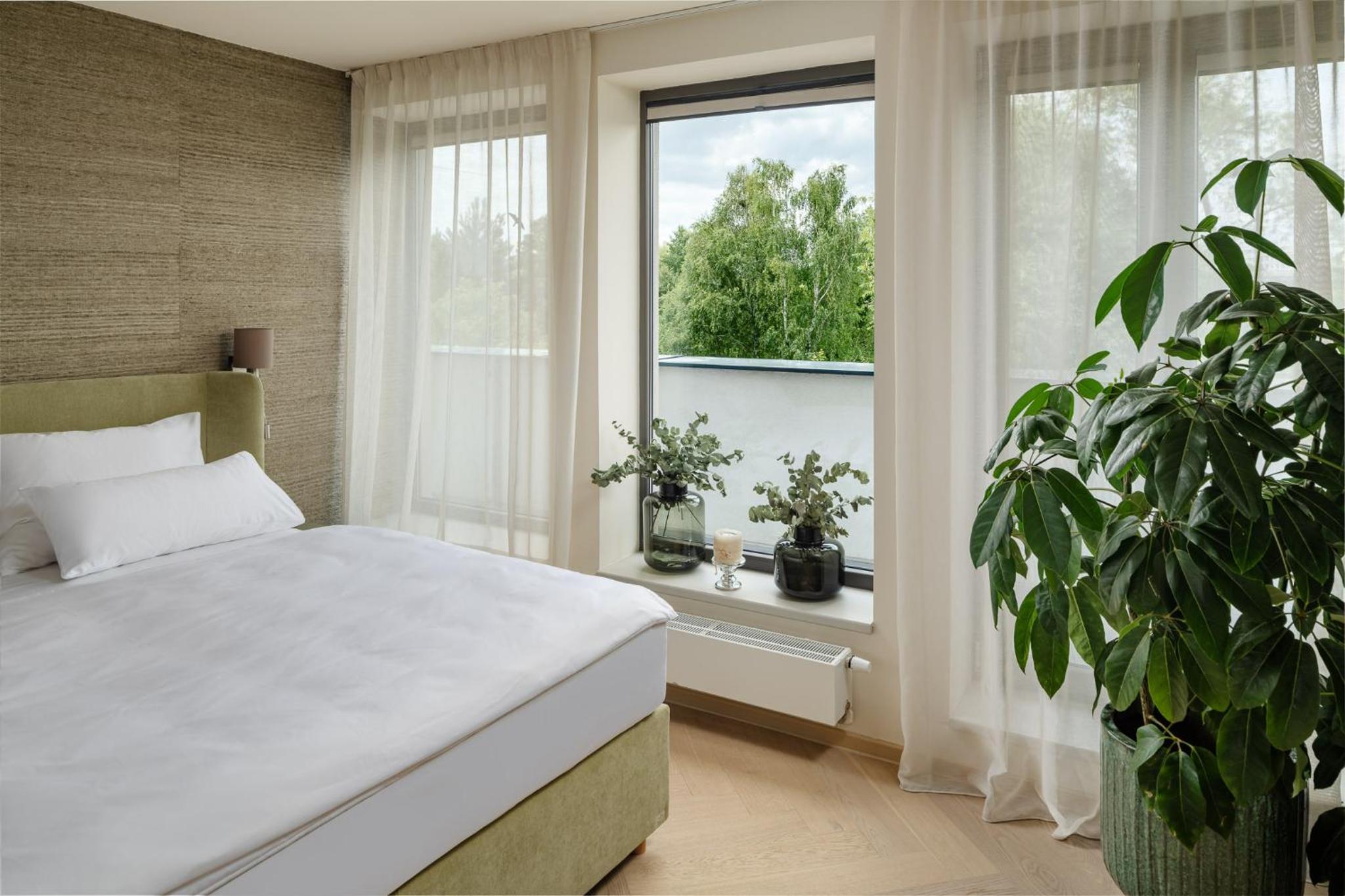 Deluxe Double Room with Bath - Photo 8