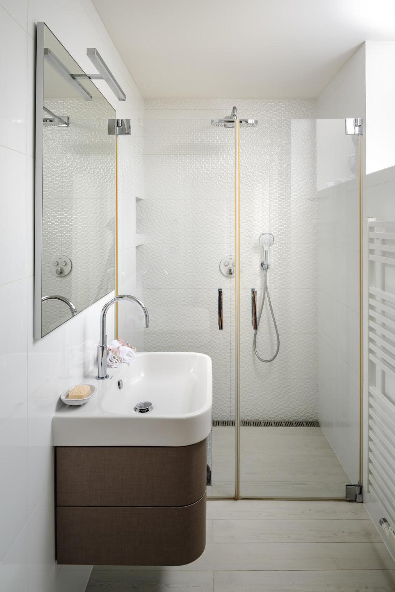 Deluxe Double Room with Bath - Photo 6