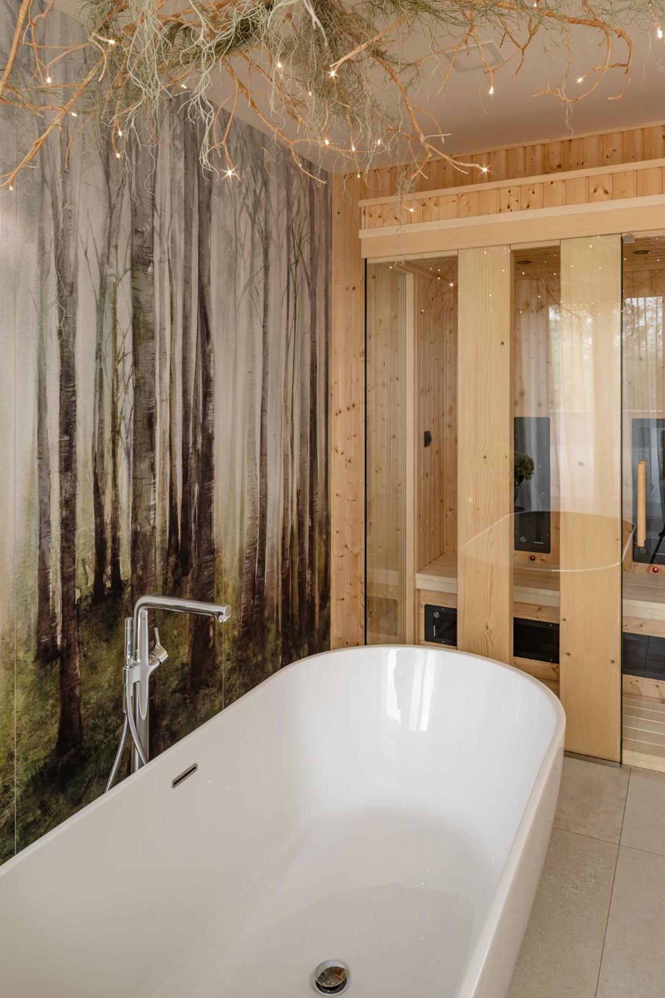 Deluxe Double Room with Bath - Photo 5