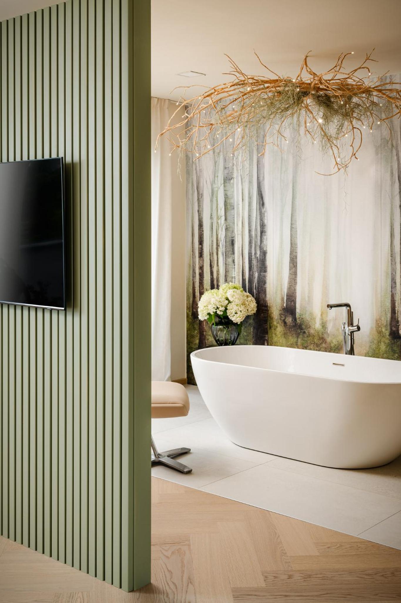 Deluxe Double Room with Bath - Photo 3