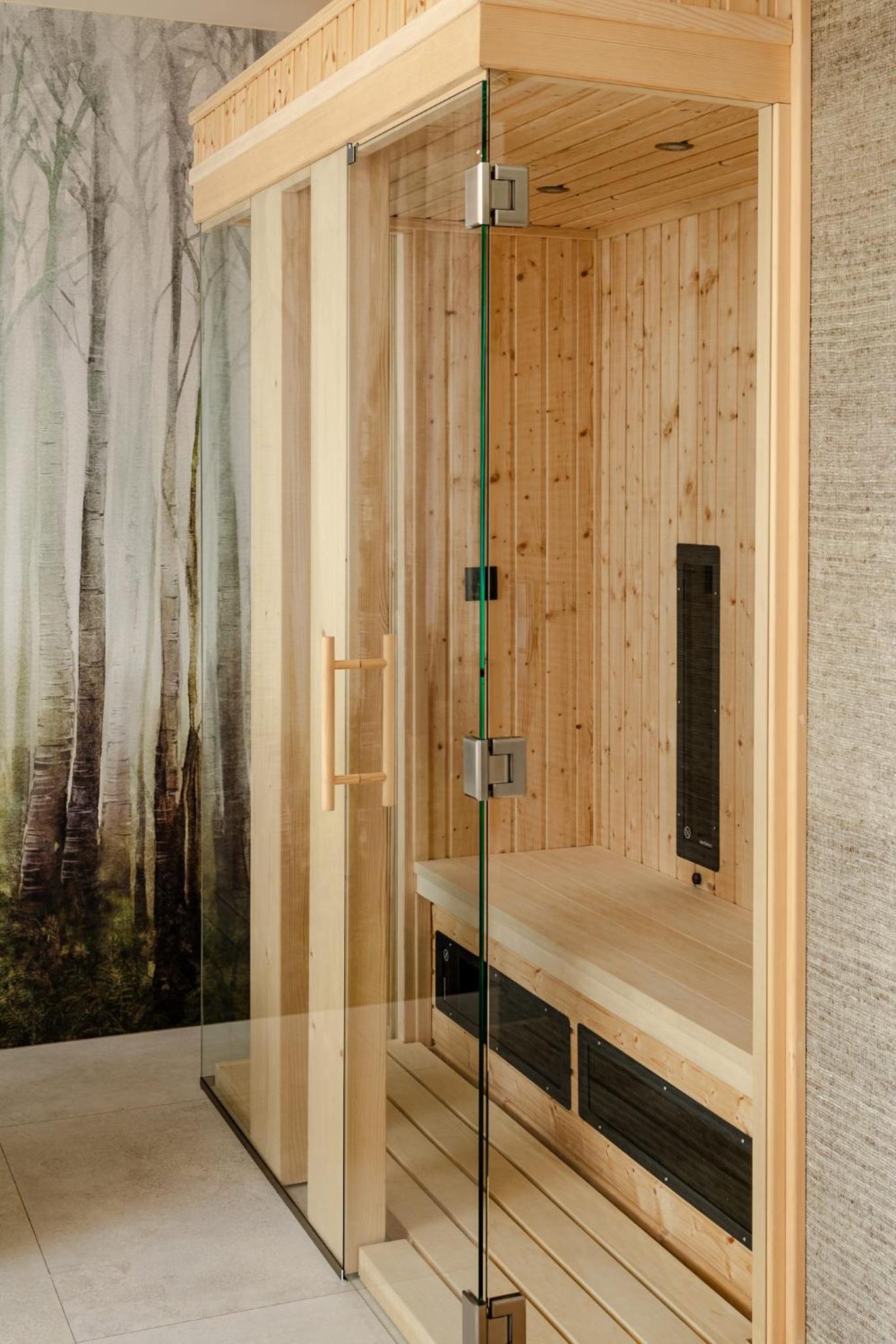 Deluxe Double Room with Bath - Photo 7