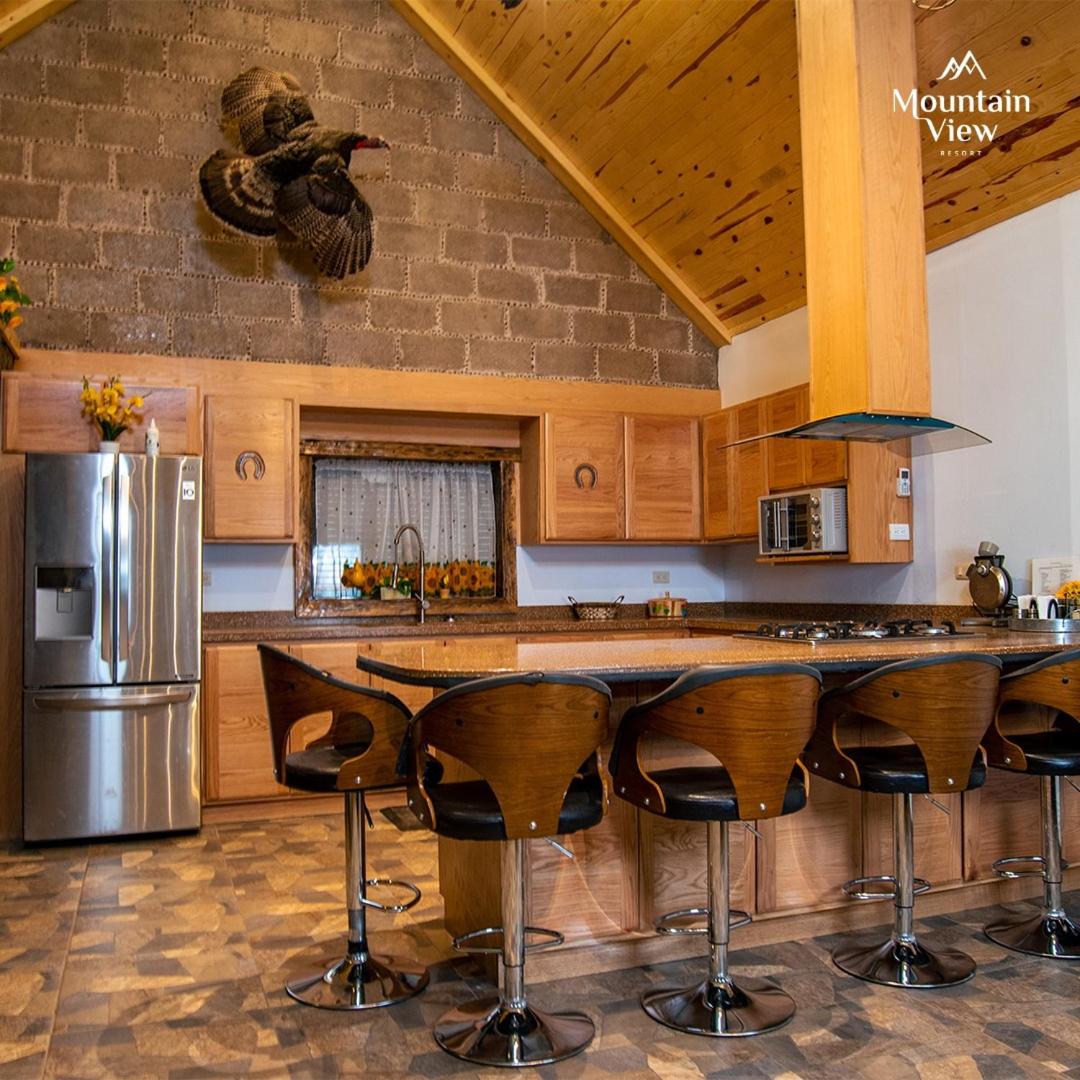Superior Family Room photo 3