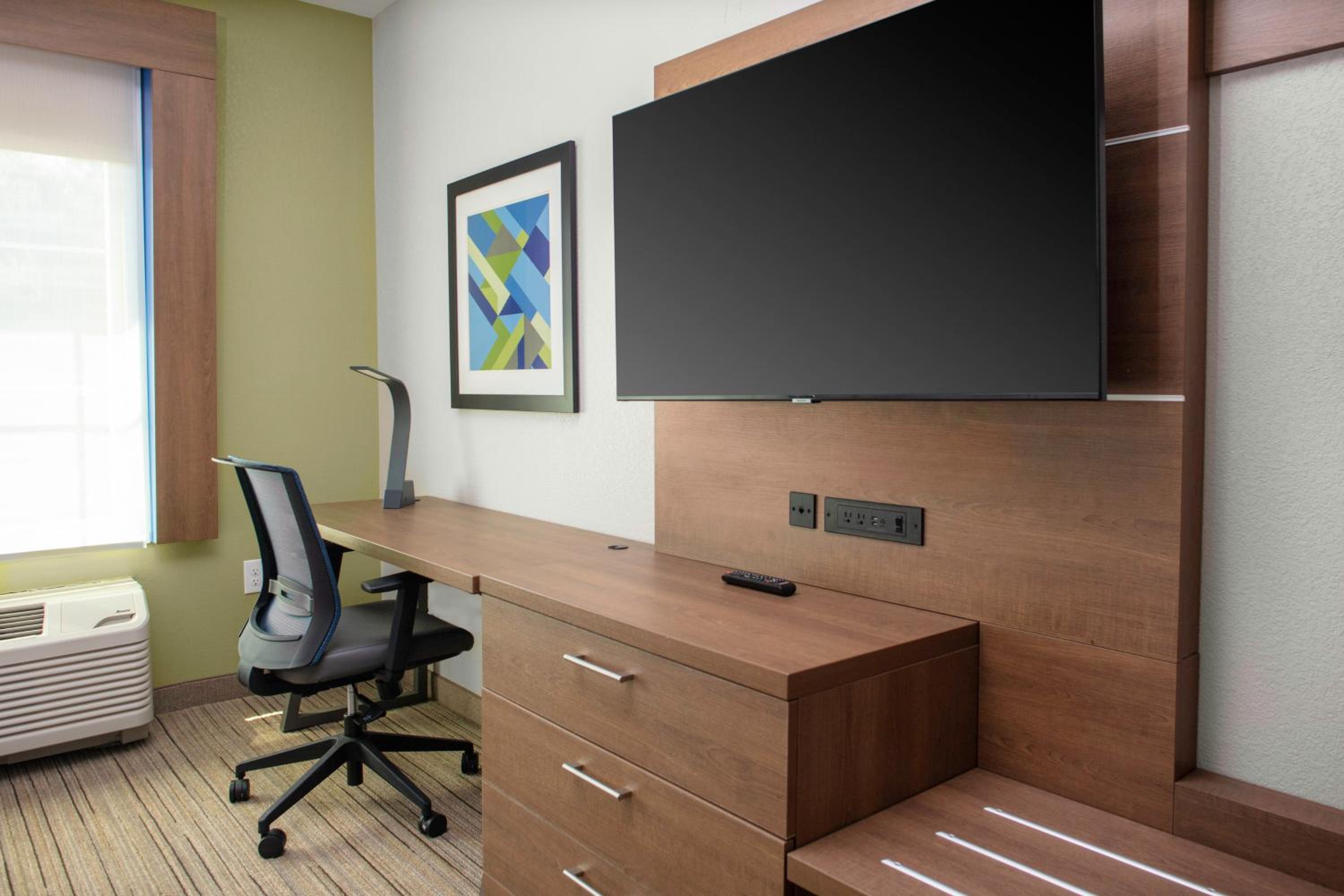 Standard King Room - Photo 6