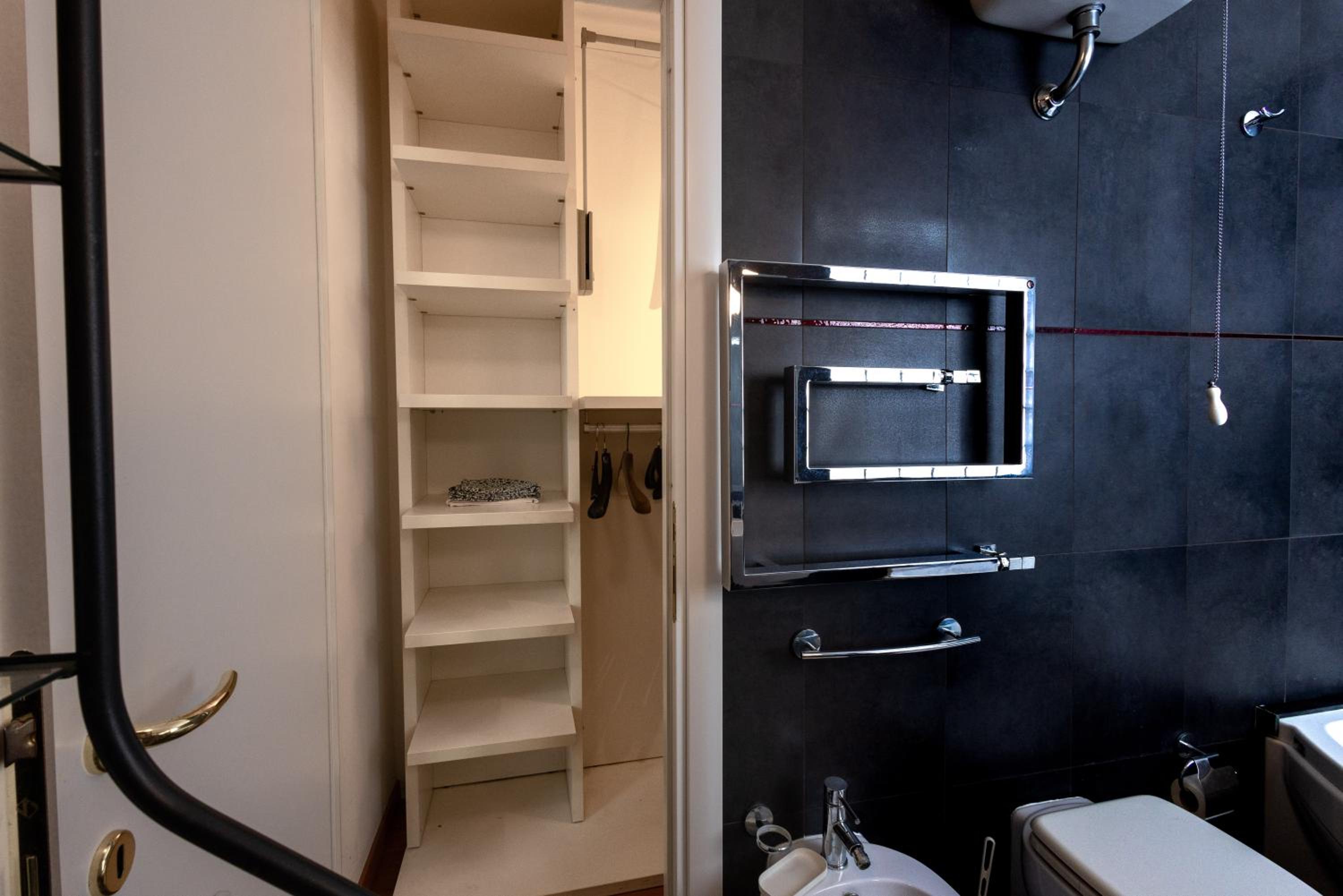 Family Room with Private Bathroom photo 3
