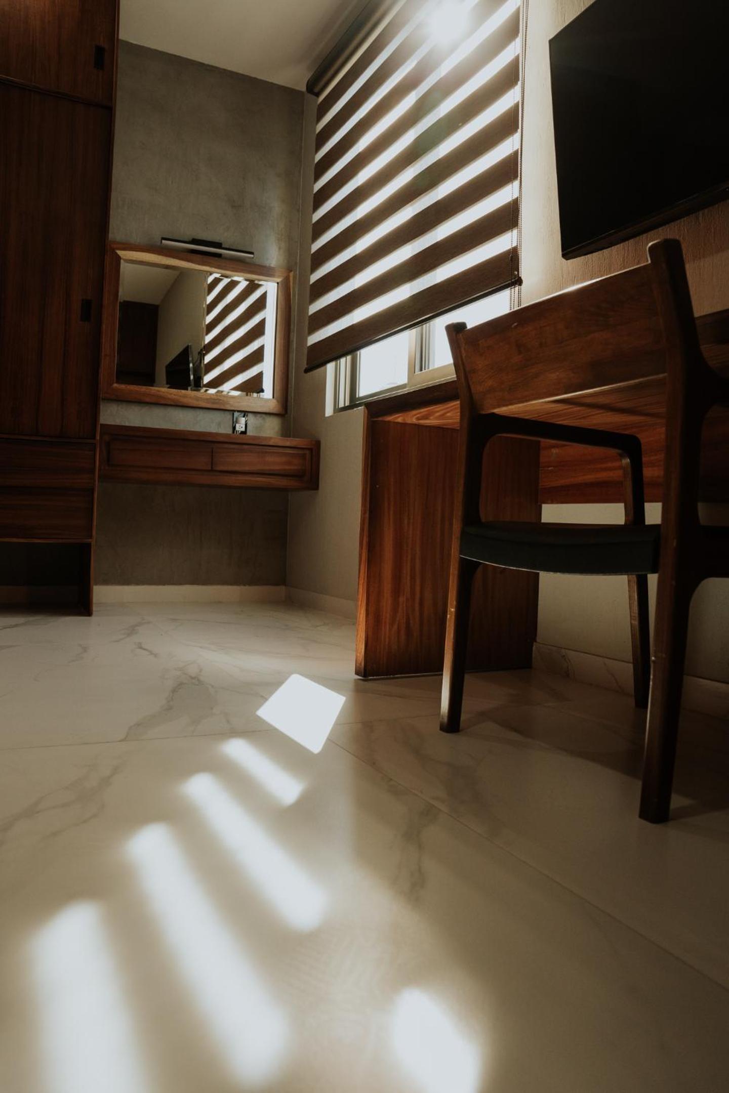 Suite - Photo 1