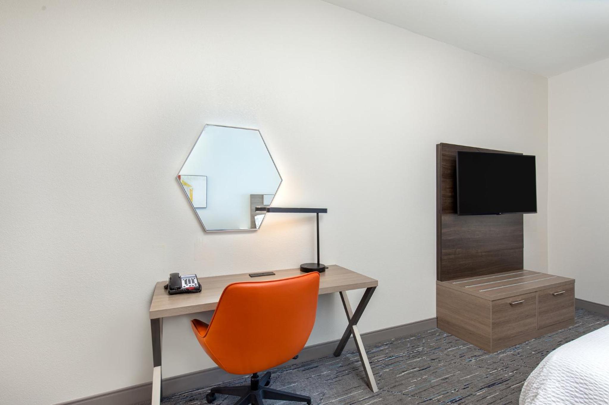 Standard King Room - Photo 4