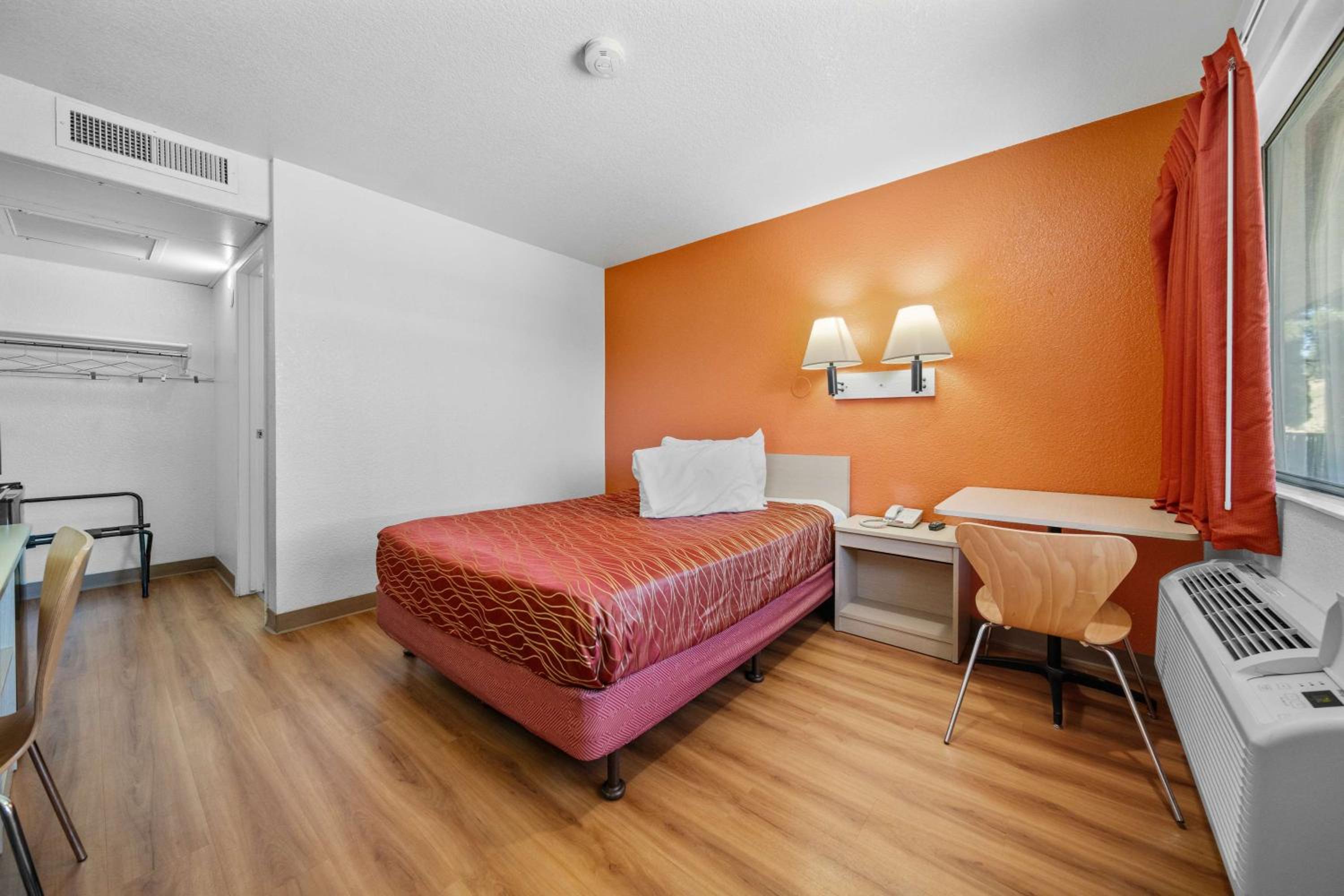 Queen Suite photo 3