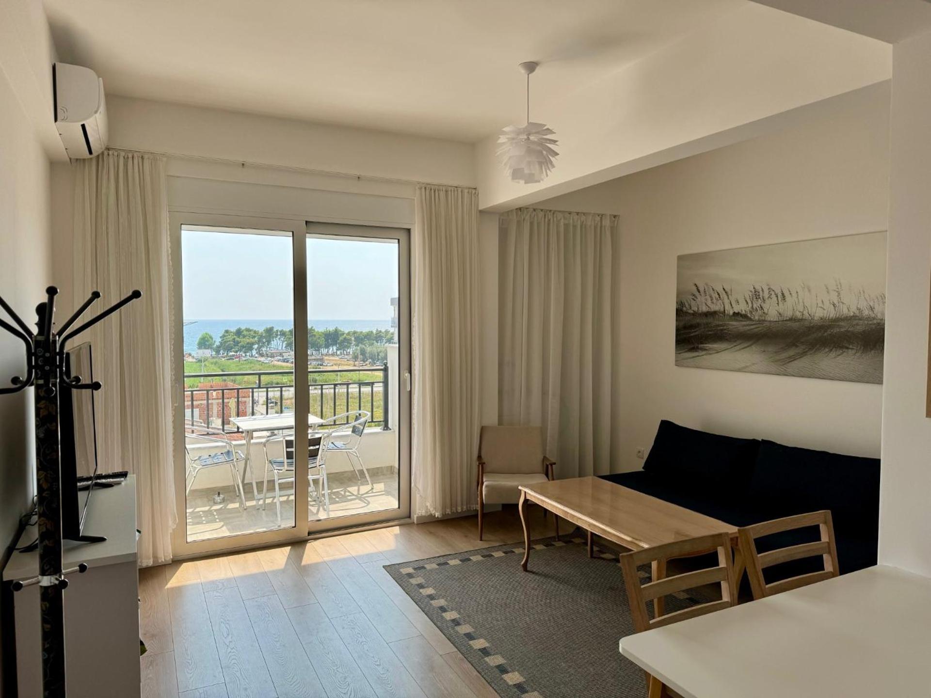 Deluxe One-Bedroom Apartment with Ocean View