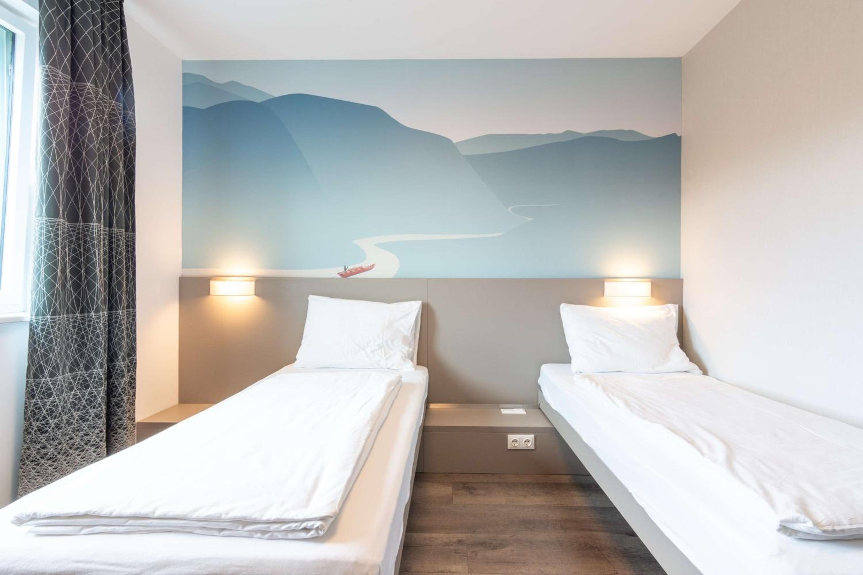 Standard Double Room with Two Single Beds - Photo 1