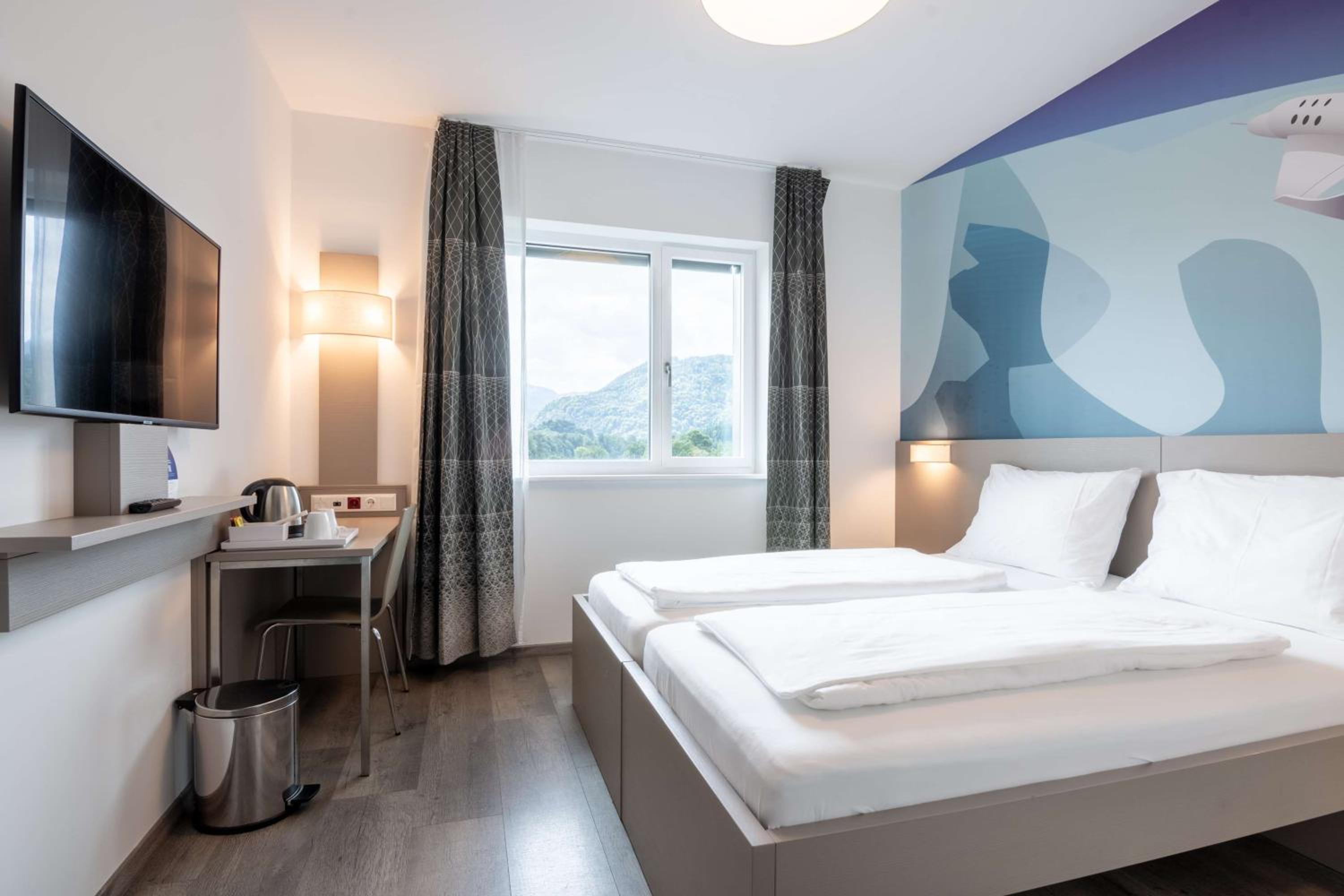 Standard Double Room with Double Bed - Photo 8