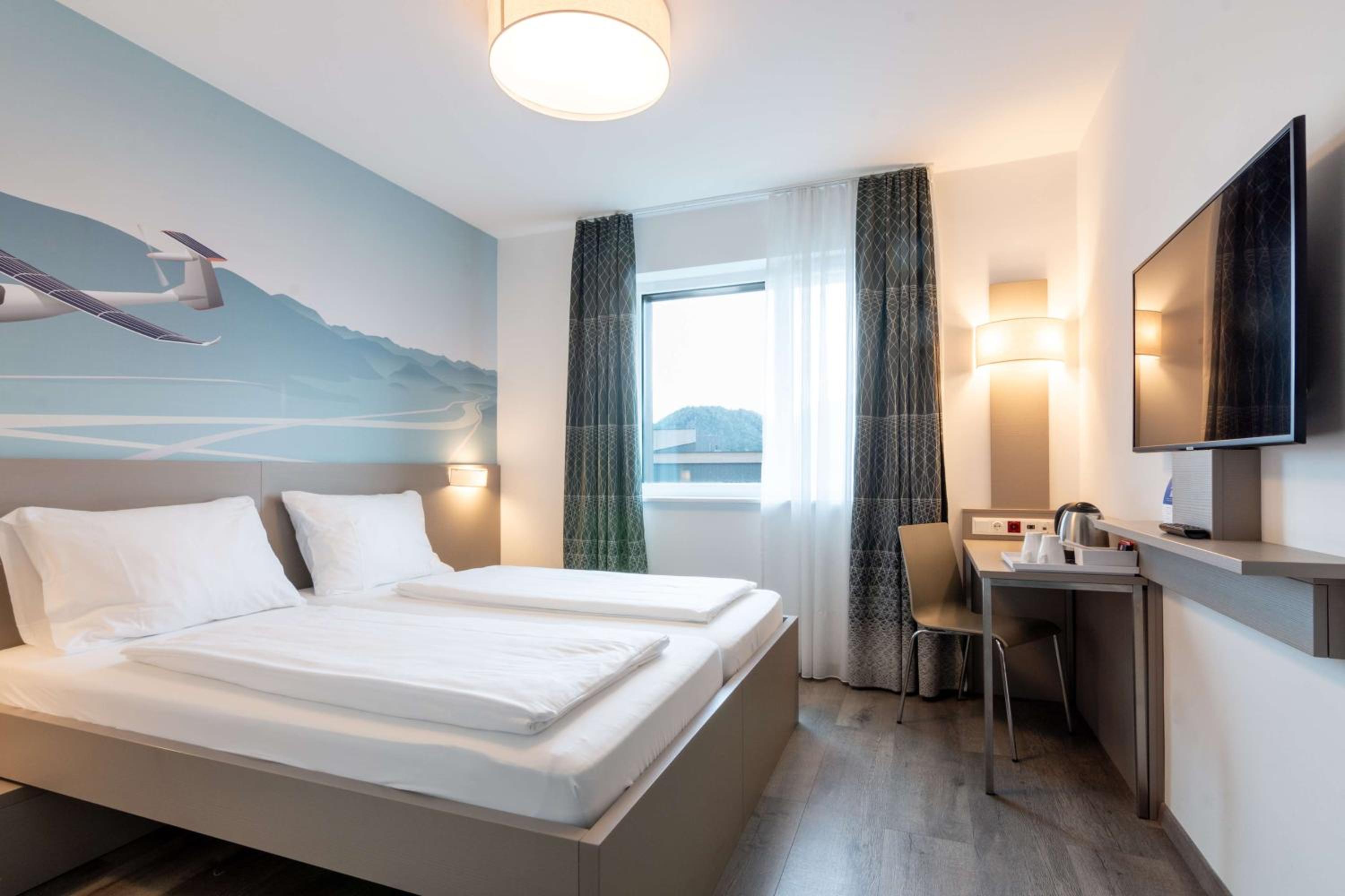 Standard Double Room with Double Bed - Photo 13