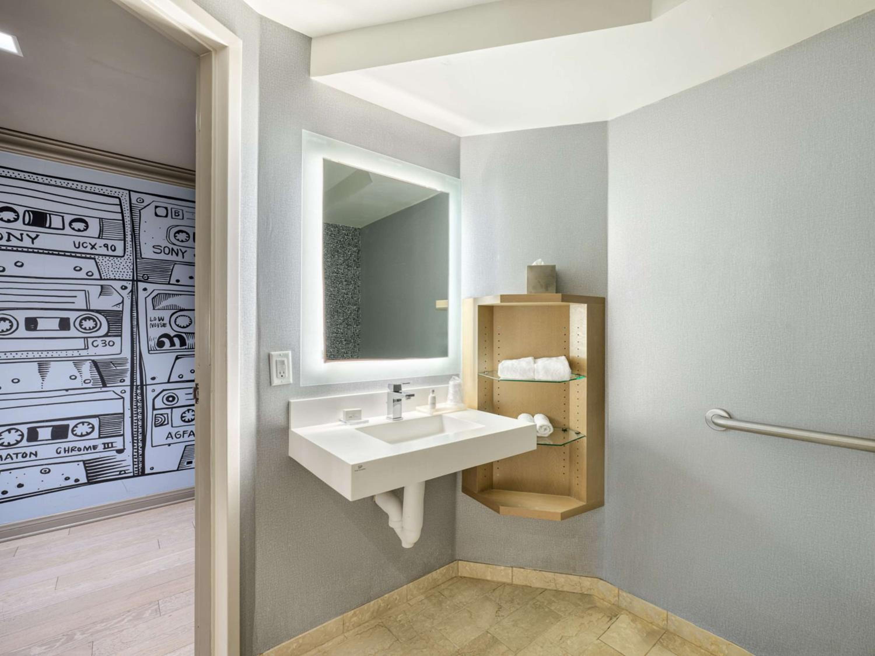 Queen Room with Two Queen Beds with Tub - Disability Access/Non-Smoking