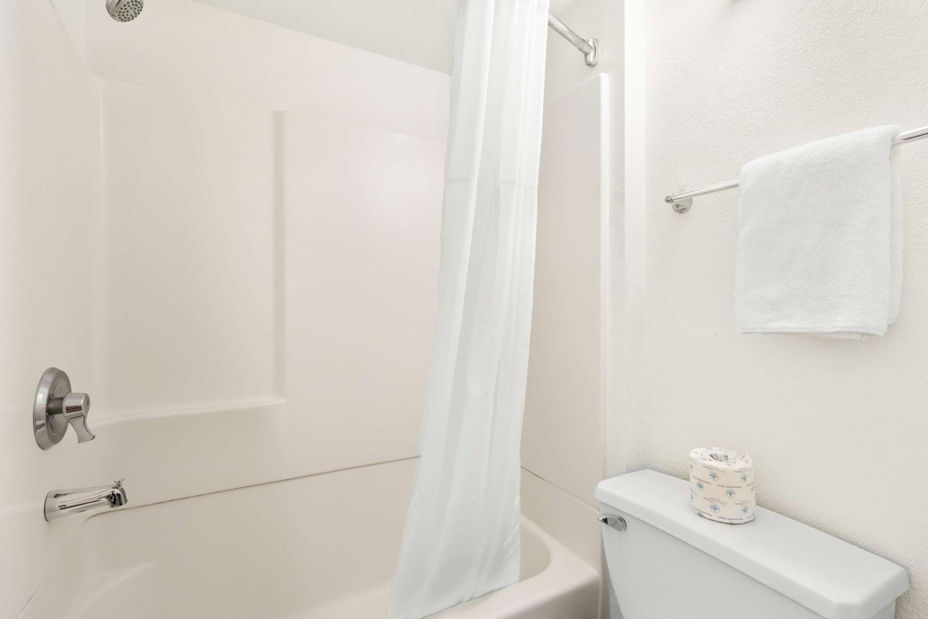 Quadruple Room - Non-Smoking photo 2