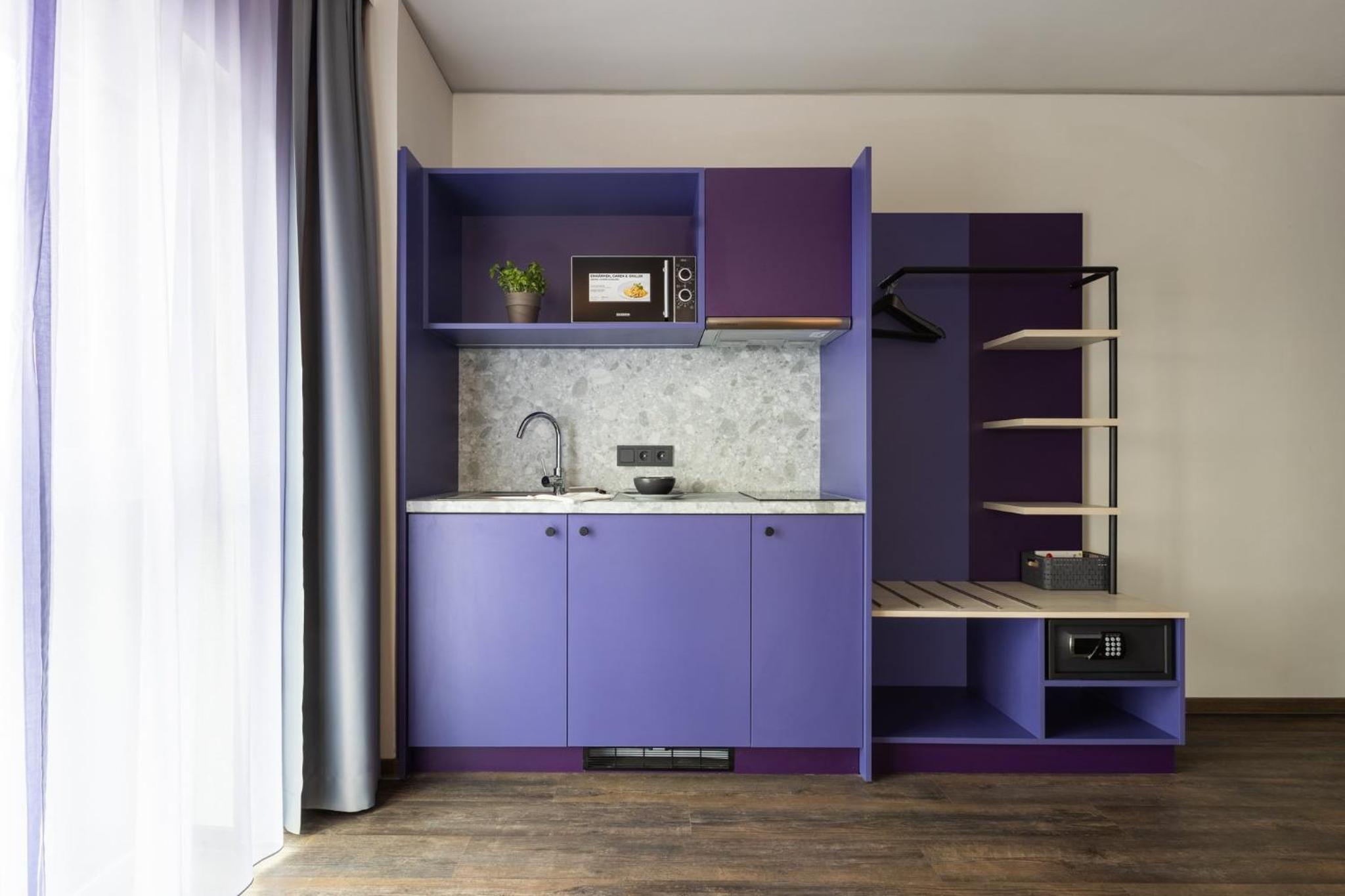 Premium Queen Room with Kitchenette photo 2