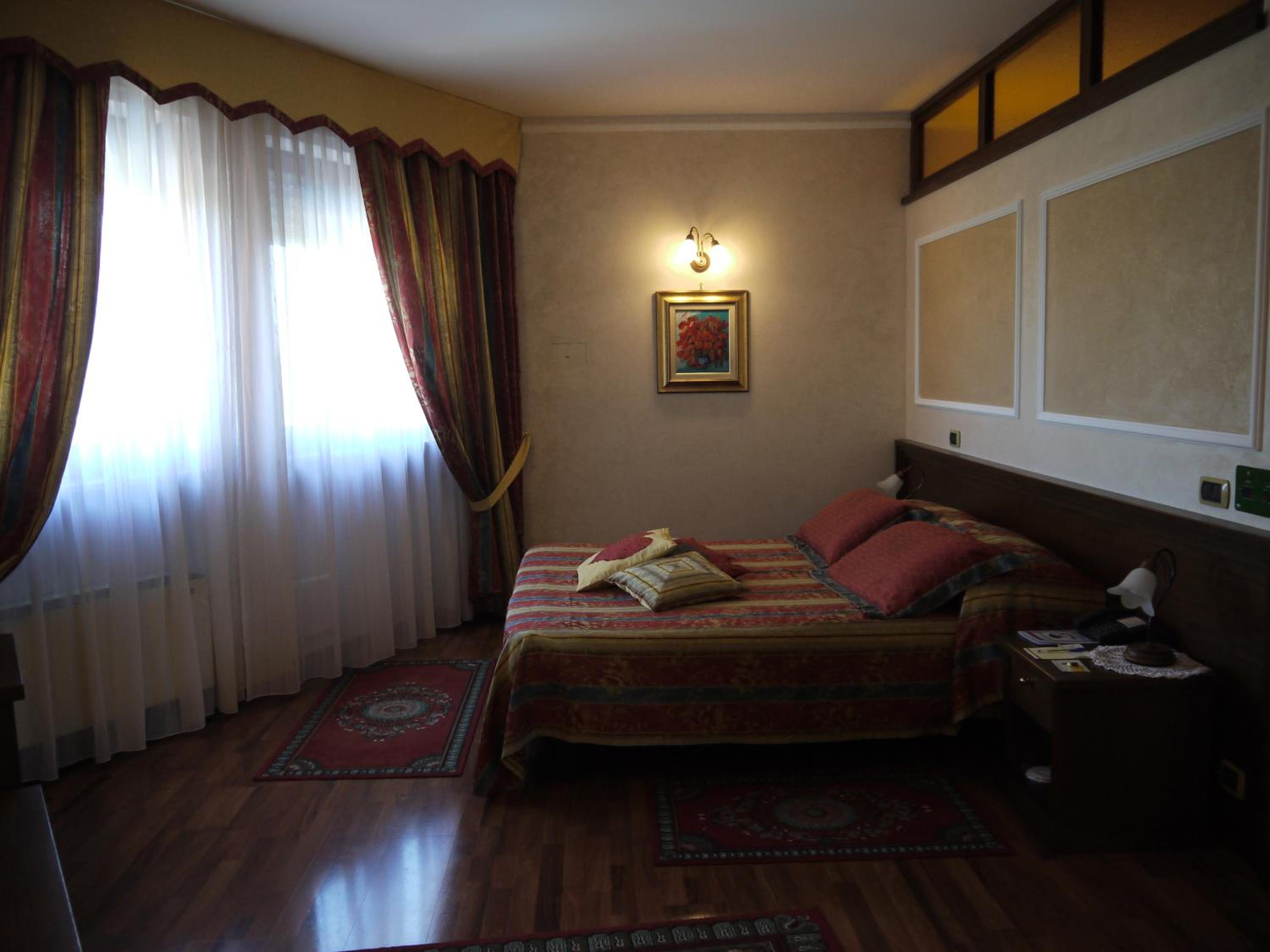 Deluxe Suite - Photo 2