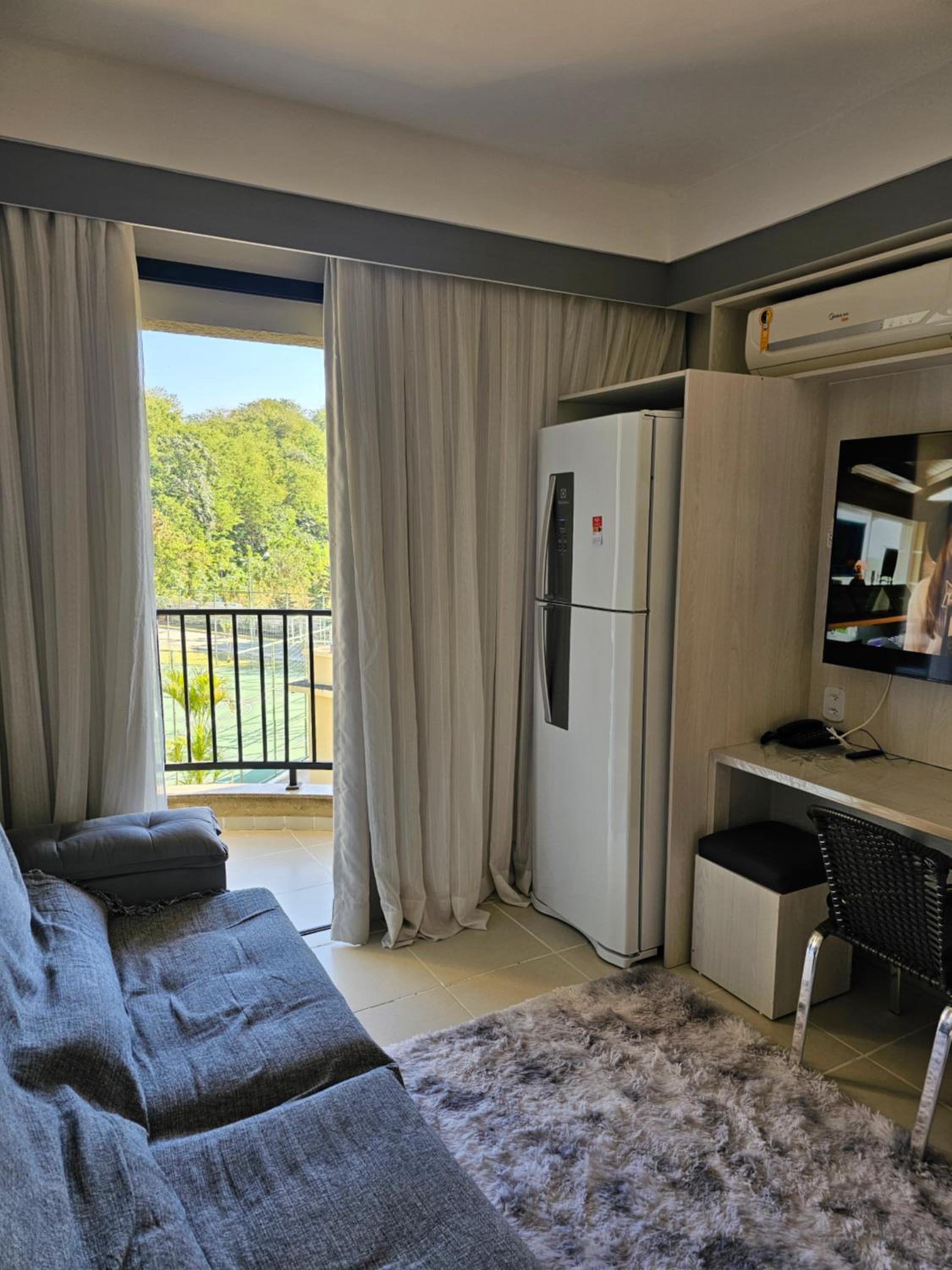 Apartment with Pool View