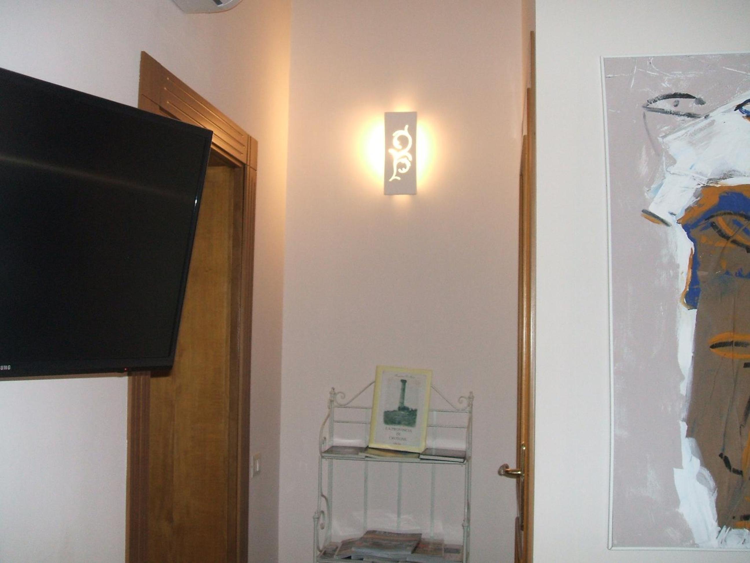 Deluxe Double Room - Photo 21