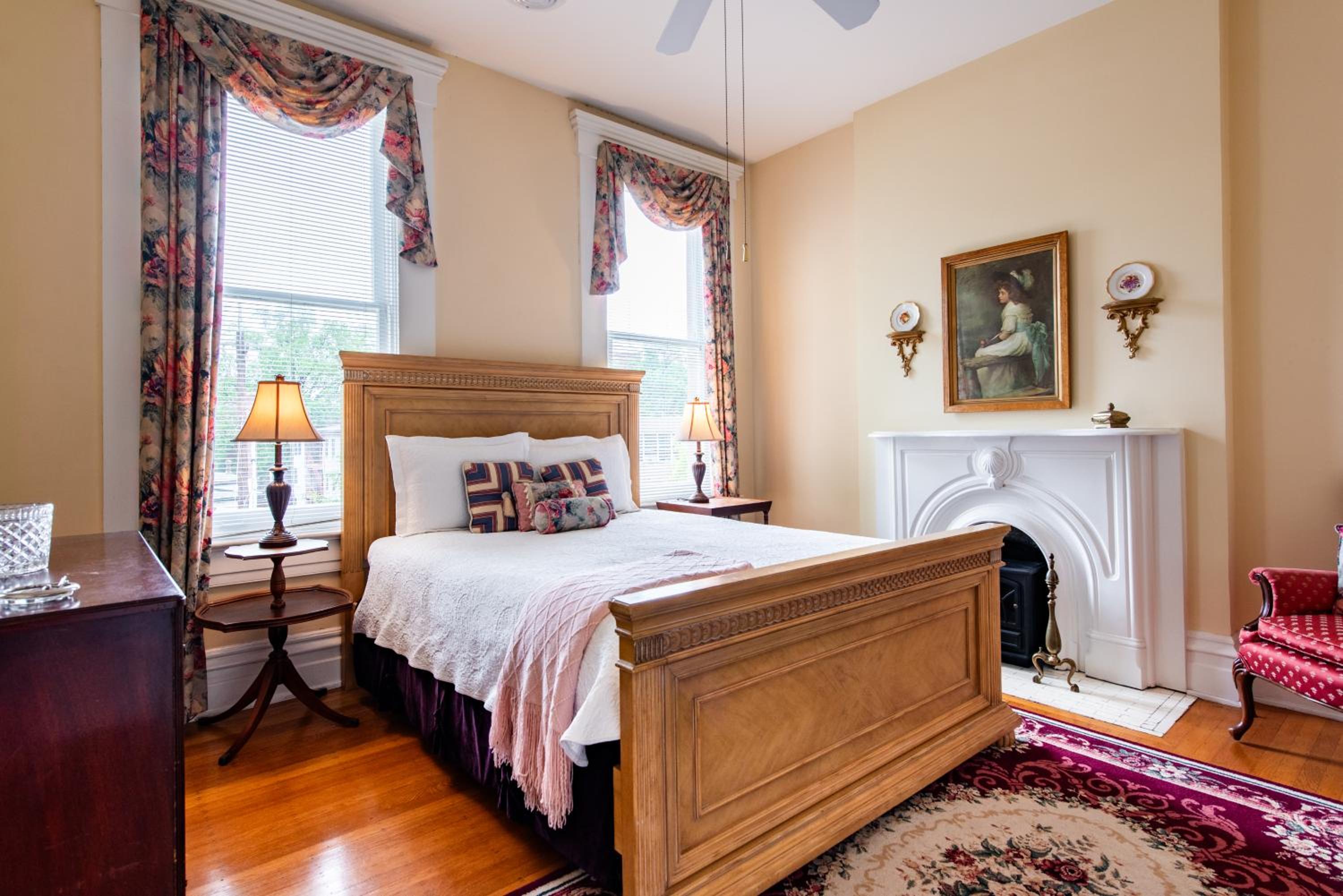 Deluxe Queen Suite