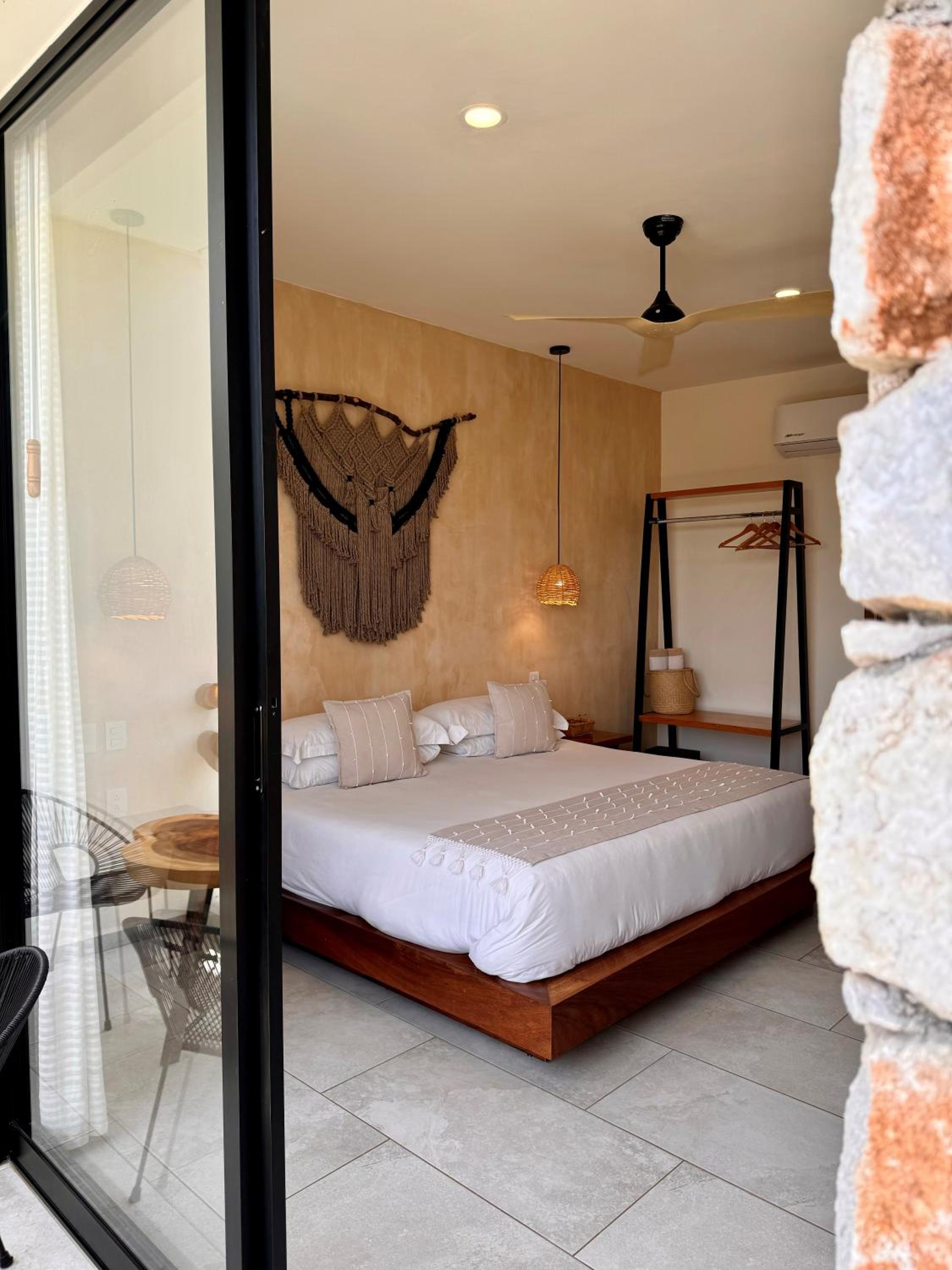 Double Room with Pool View photo 3