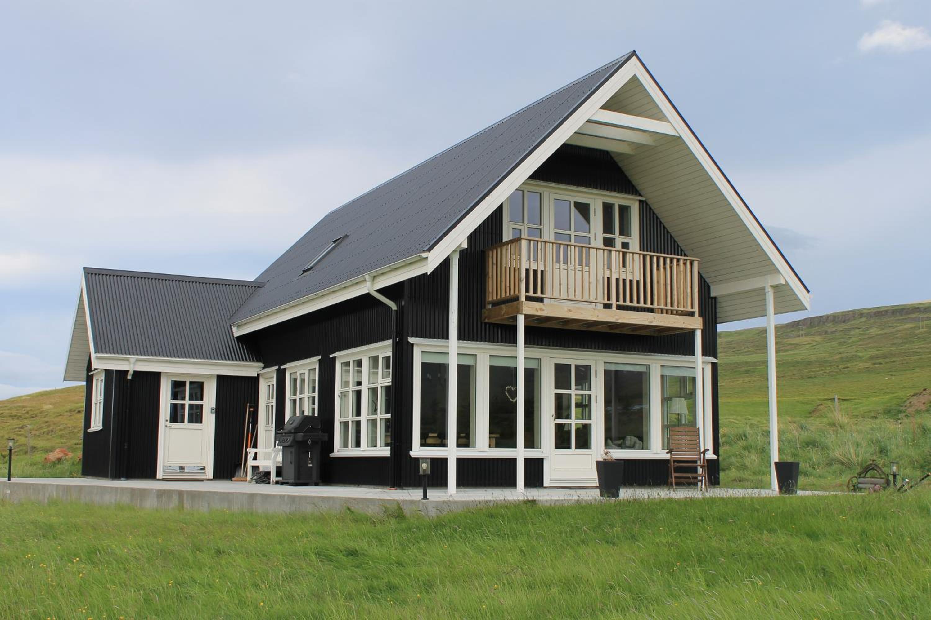 Four-Bedroom House photo 2