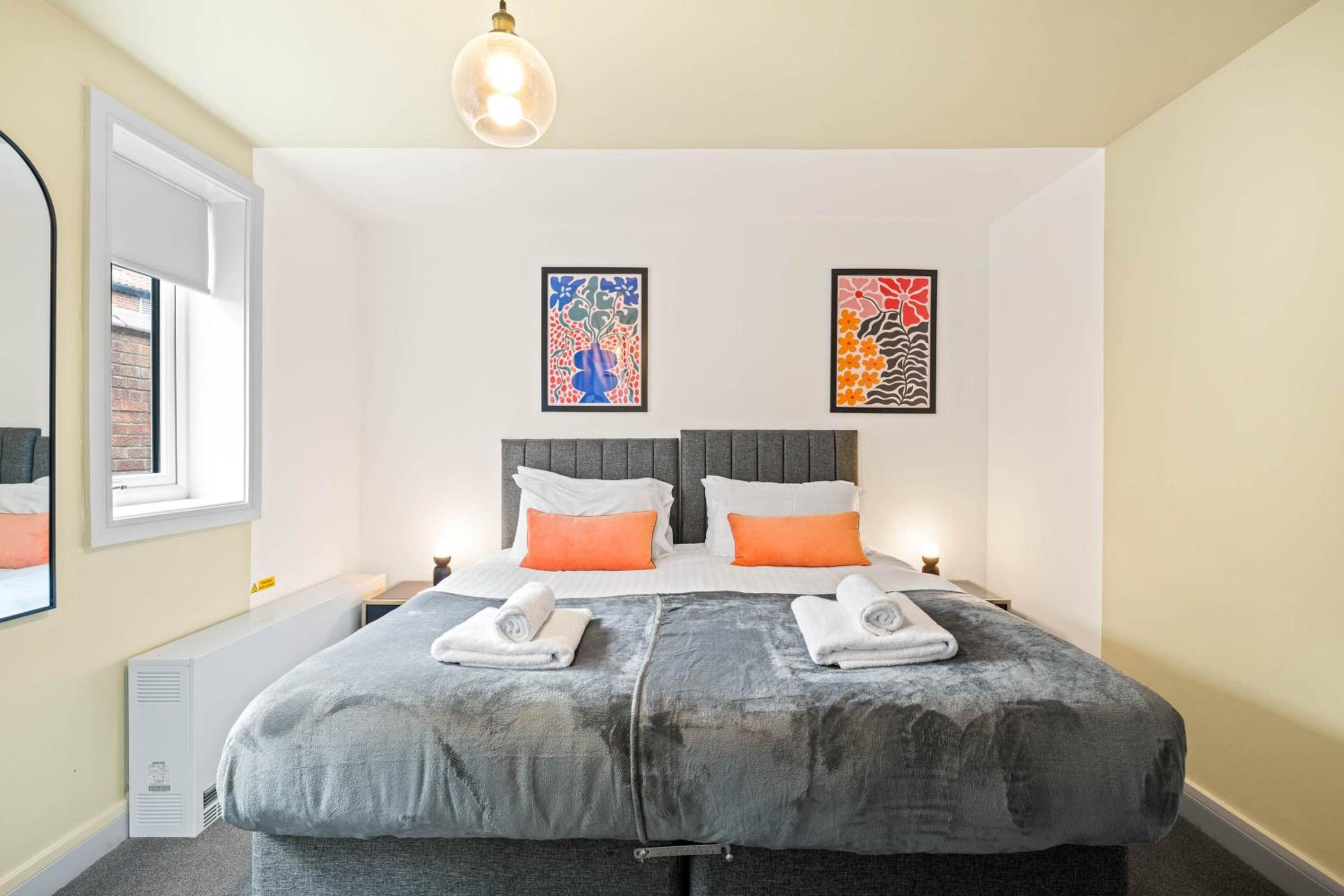 One-Bedroom Apartment photo 2