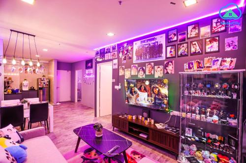 Family Room photo 3