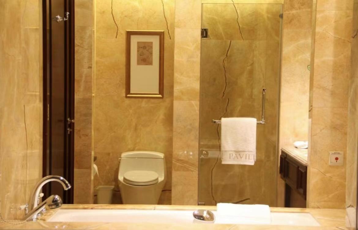 Deluxe King Room photo 2