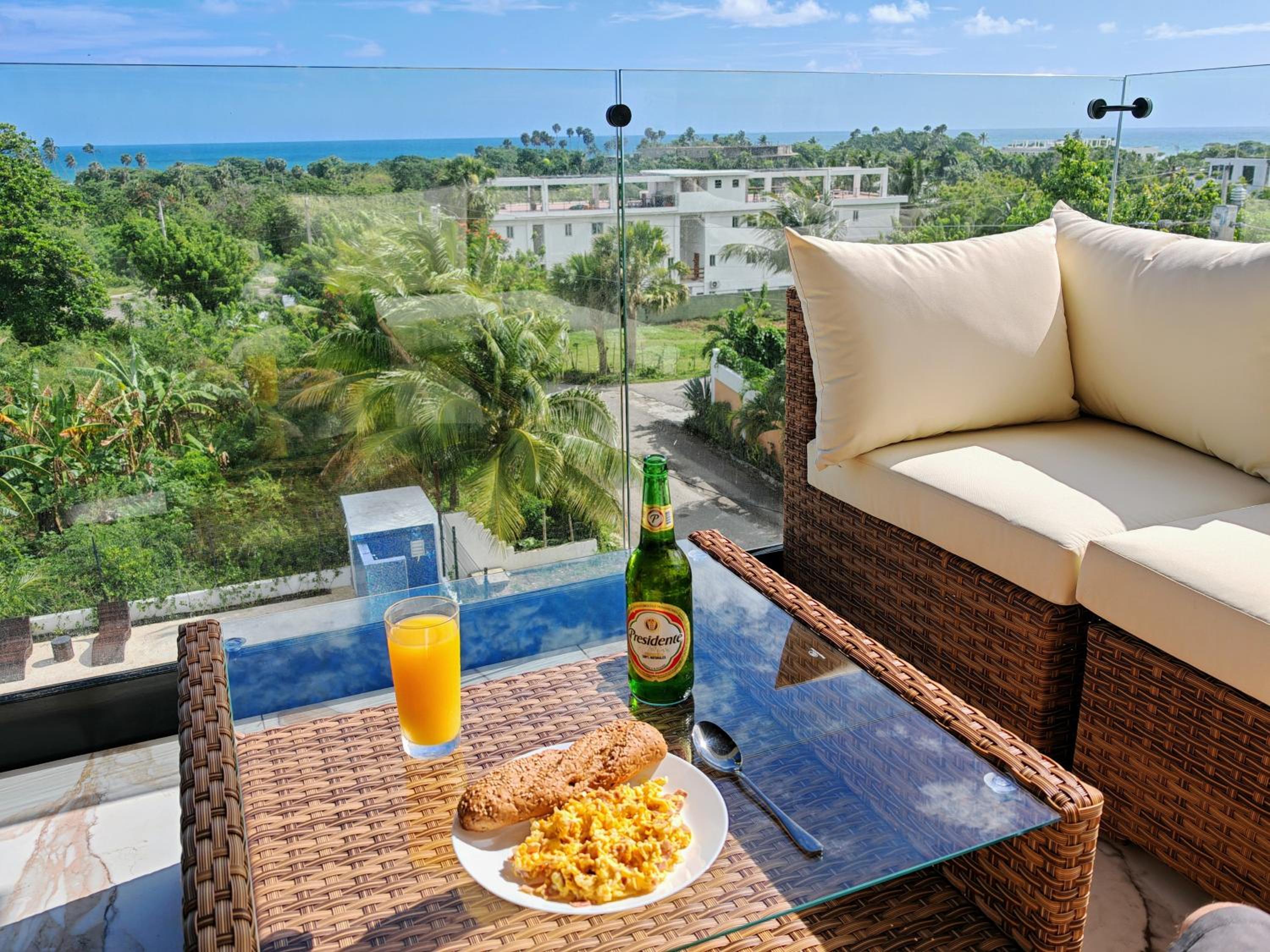 Deluxe One-Bedroom Apartment with Ocean View