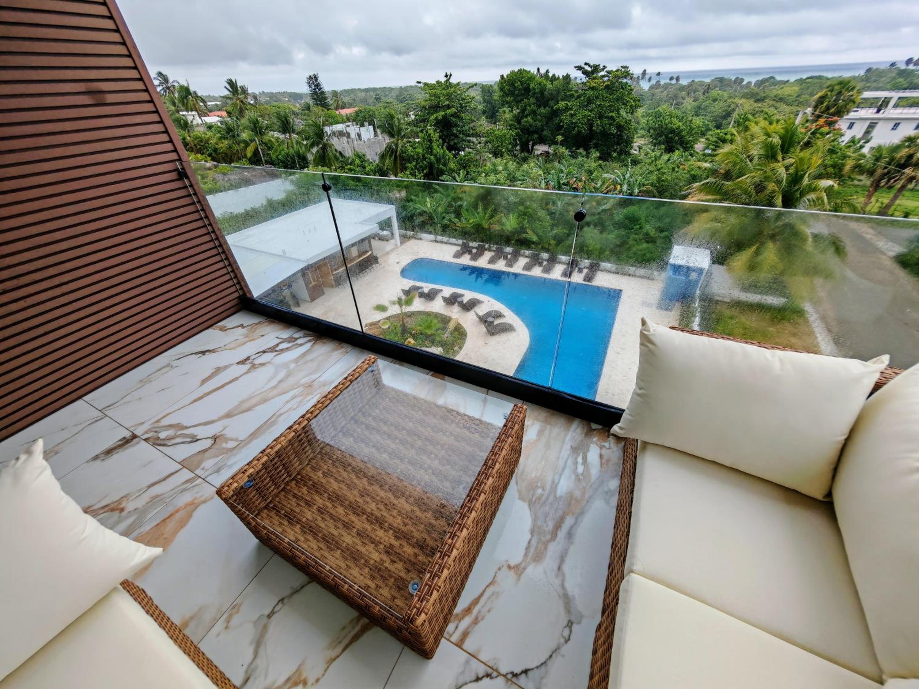Deluxe One-Bedroom Apartment with Ocean View photo 2