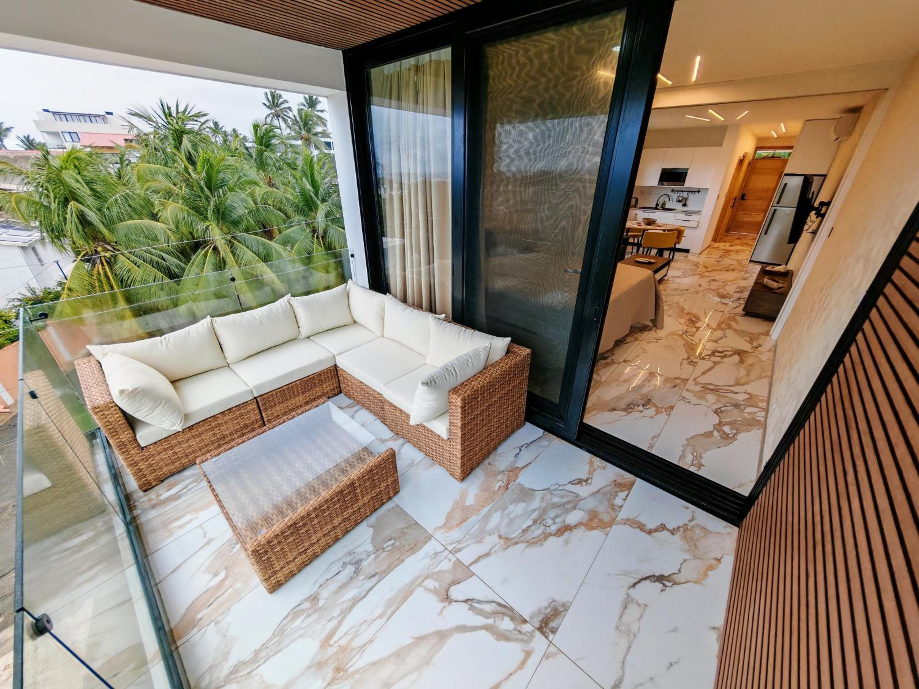 Deluxe One-Bedroom Apartment with Ocean View photo 3