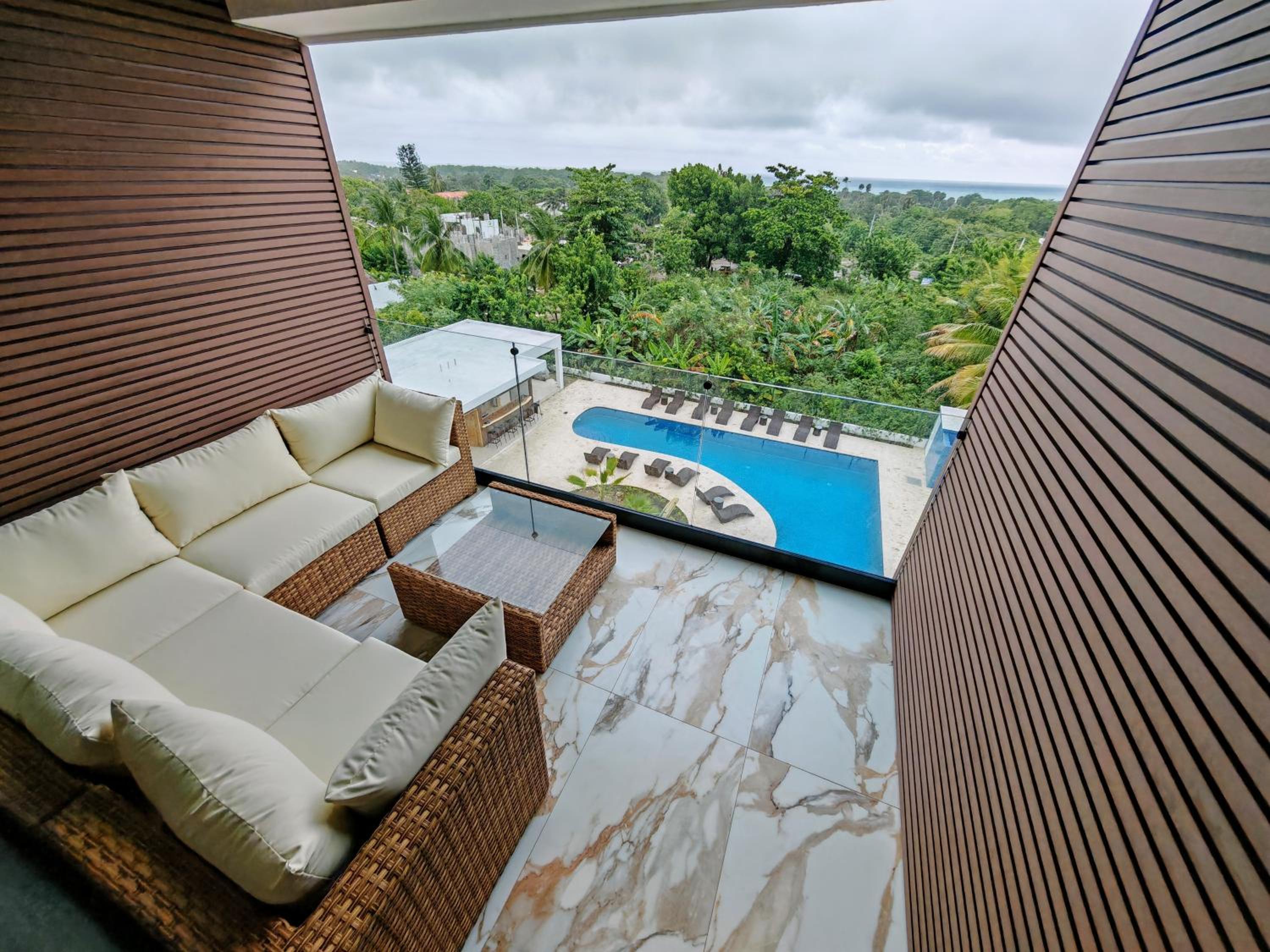 Deluxe One-Bedroom Apartment with Ocean View photo 3