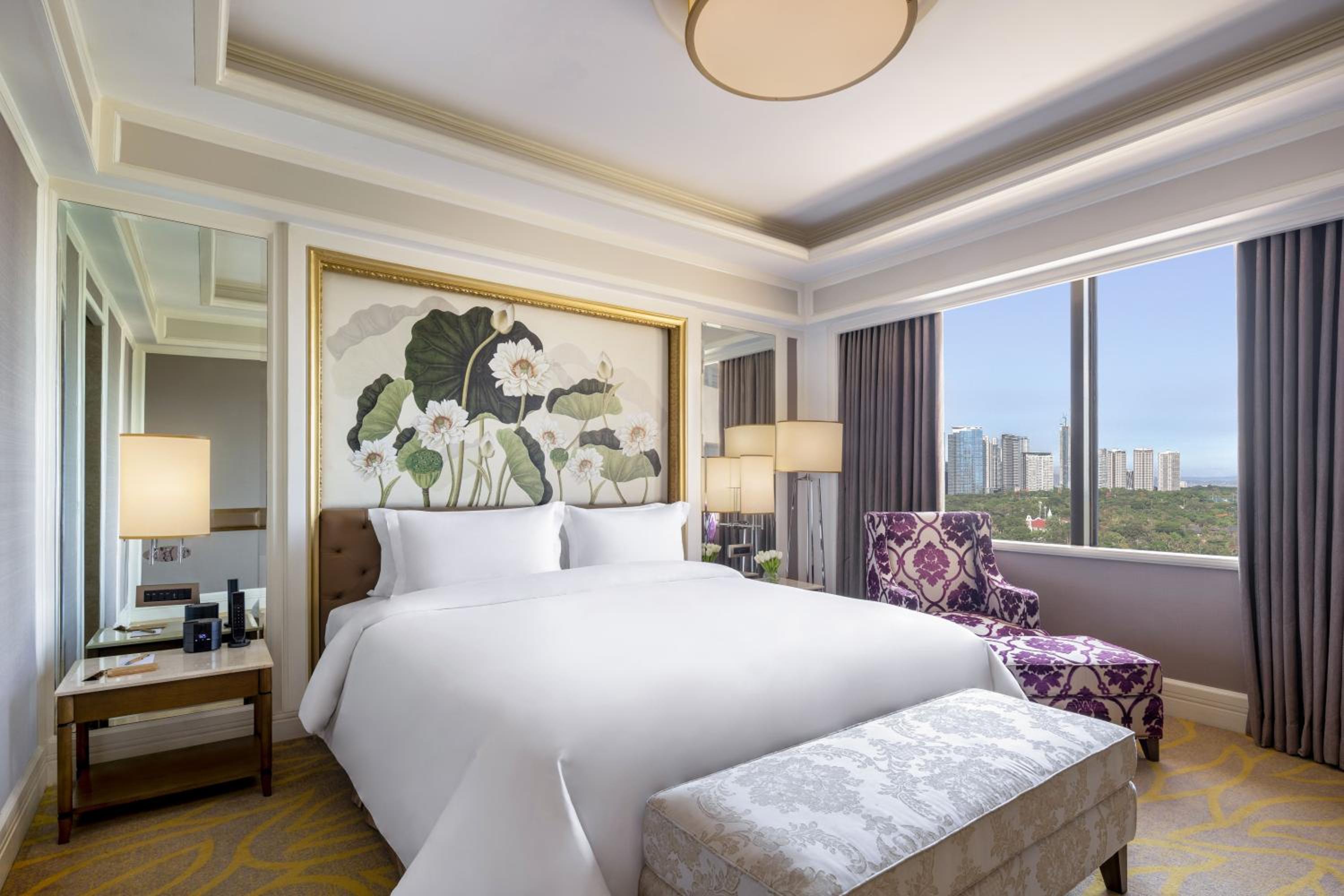Club Premier Executive Suite - King - City View
