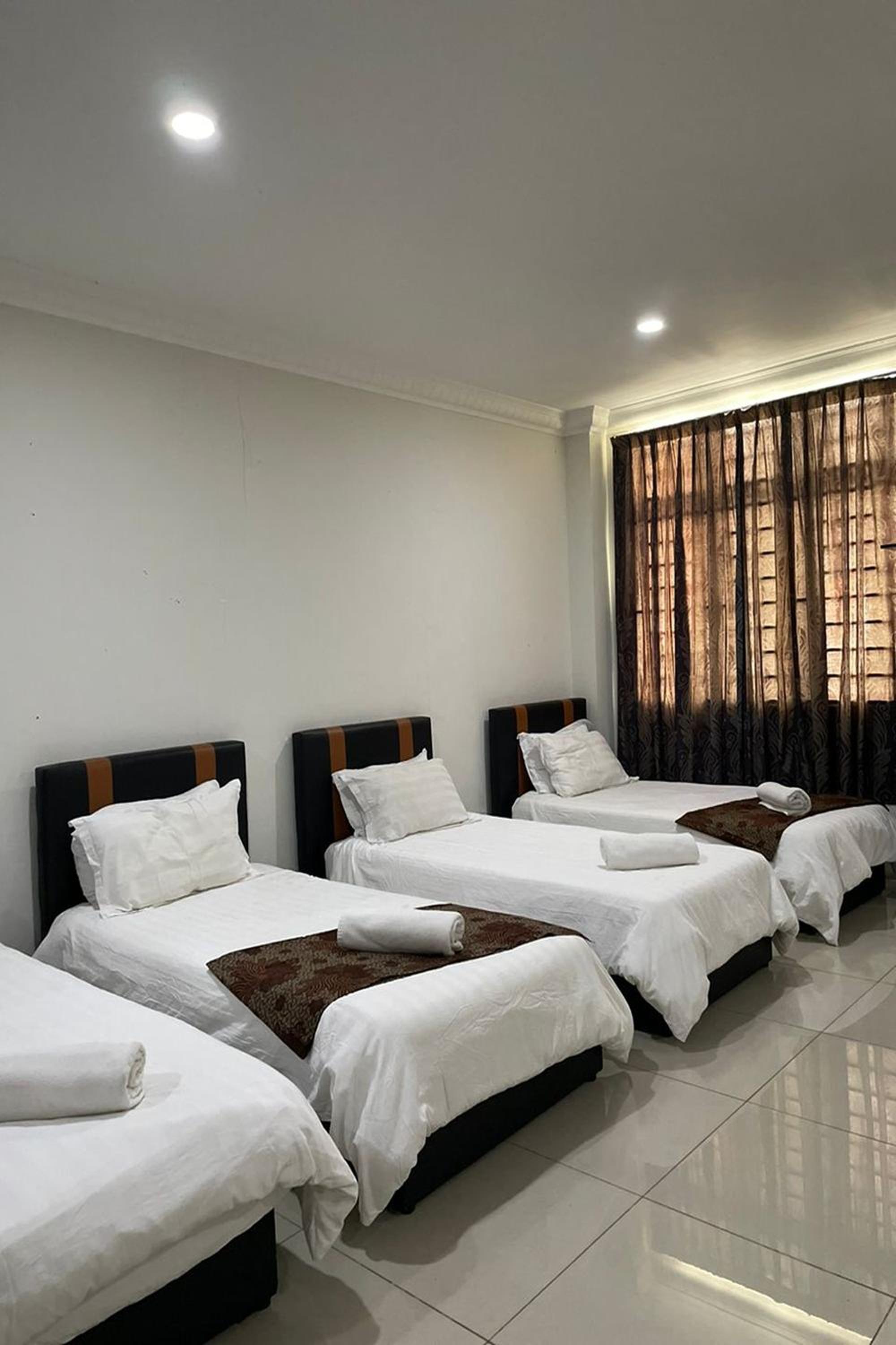 8-Bed Mixed Dormitory Room