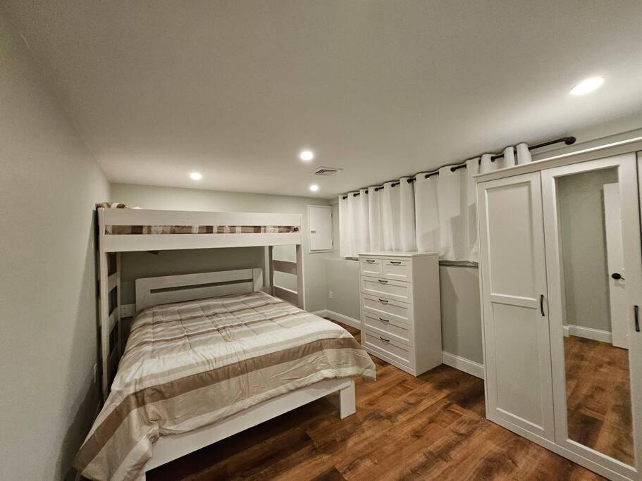 Four-Bedroom House photo 1
