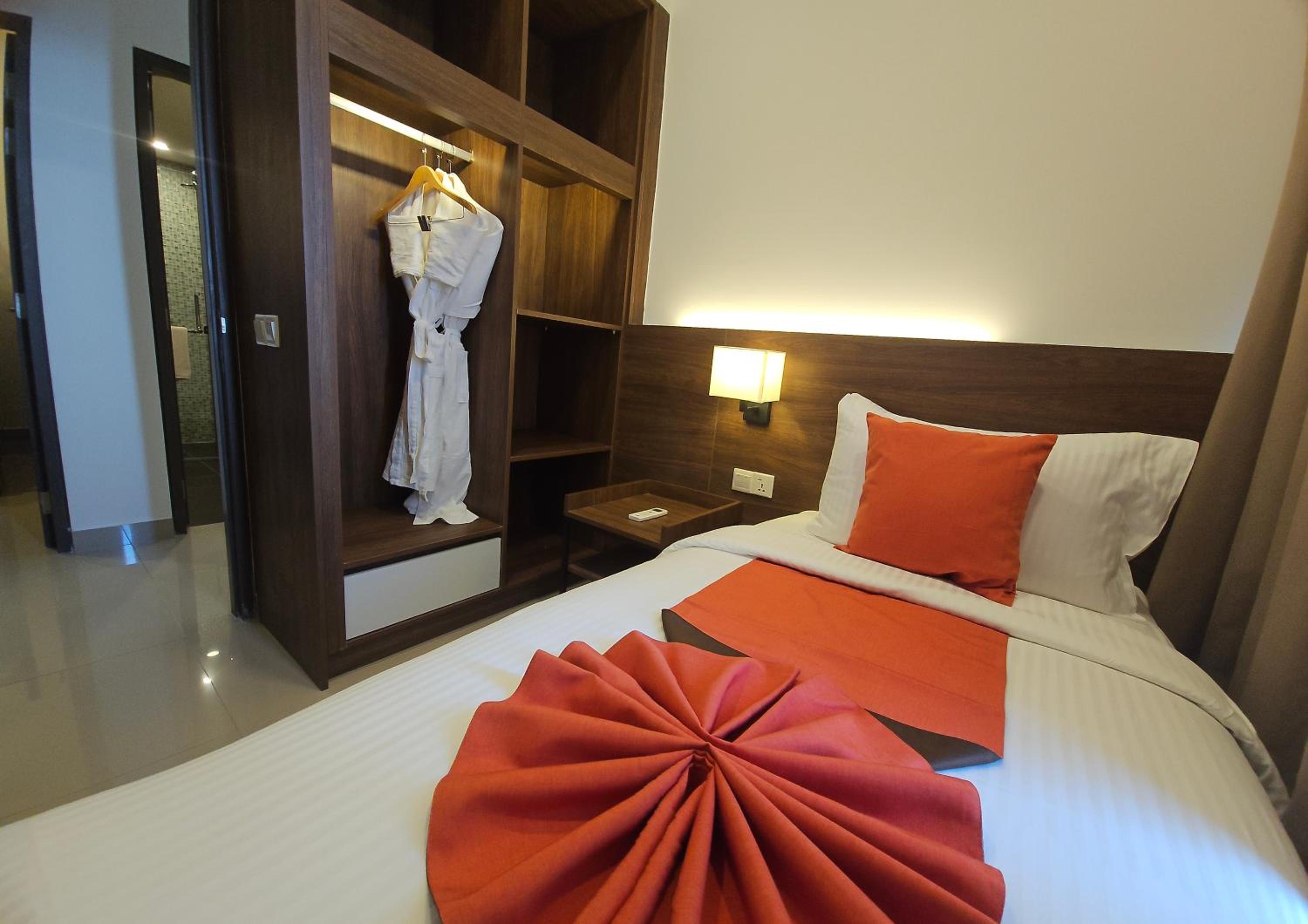 Three-Bedroom Suite - Photo 3