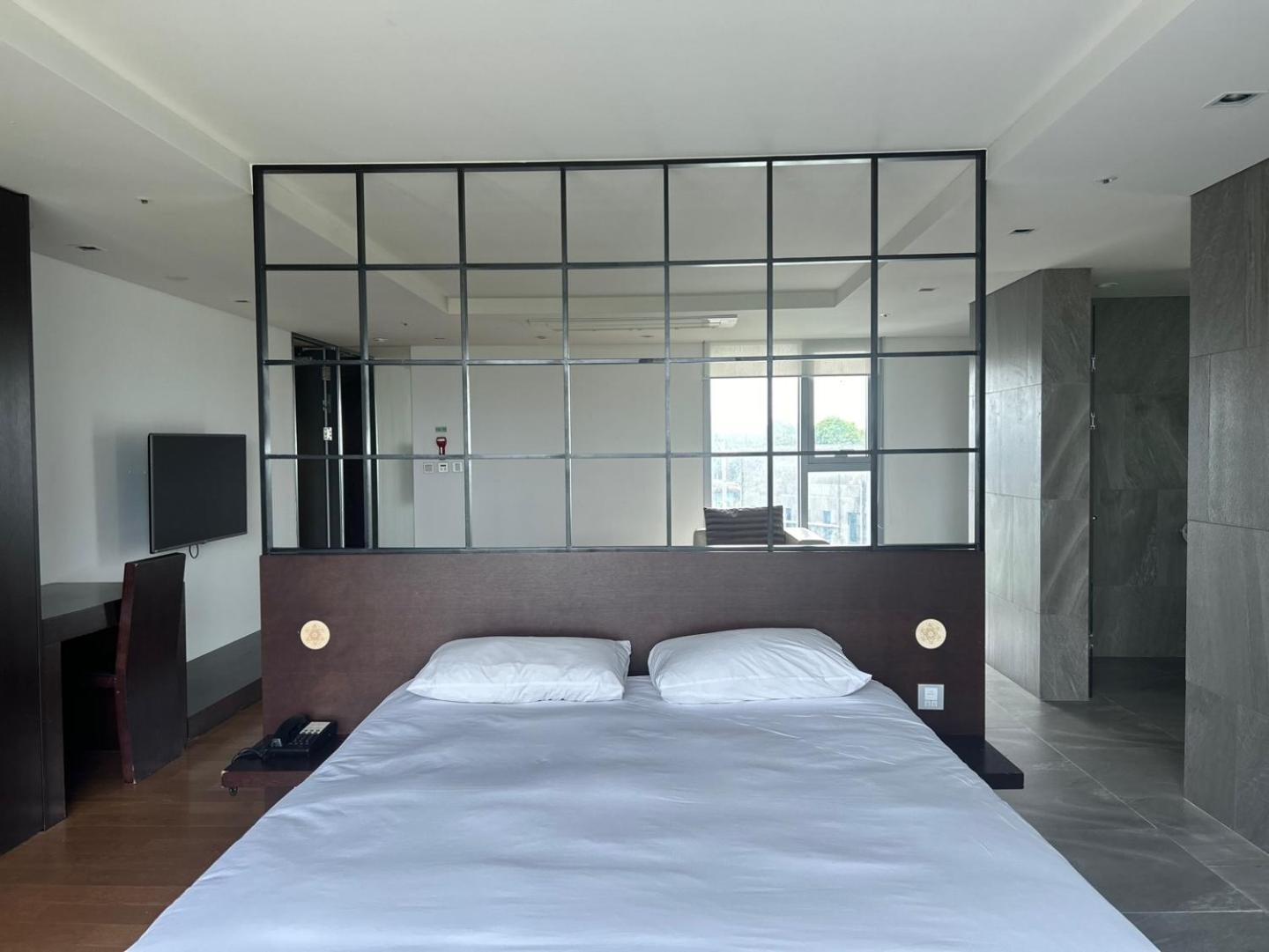 Suite With Mountain View