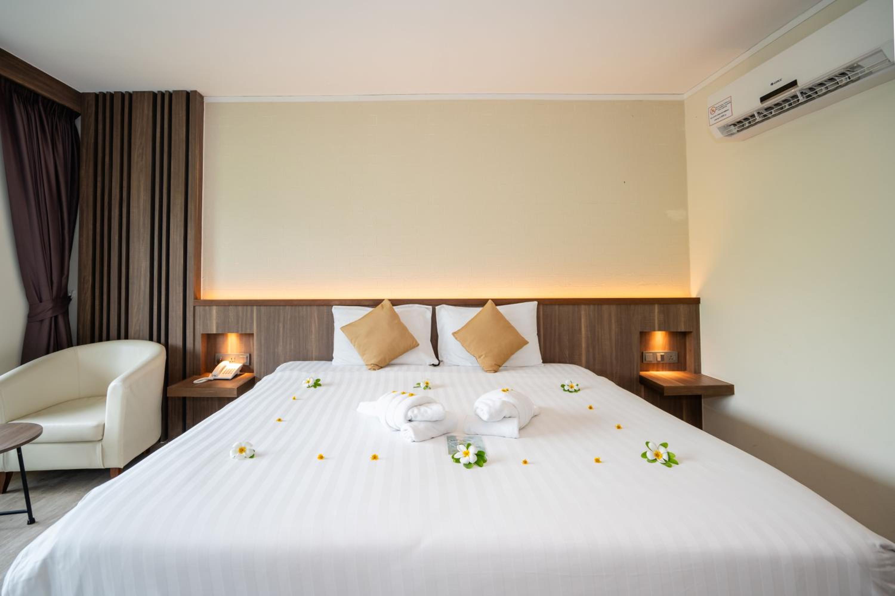 Deluxe Double or Twin Room - Photo 4