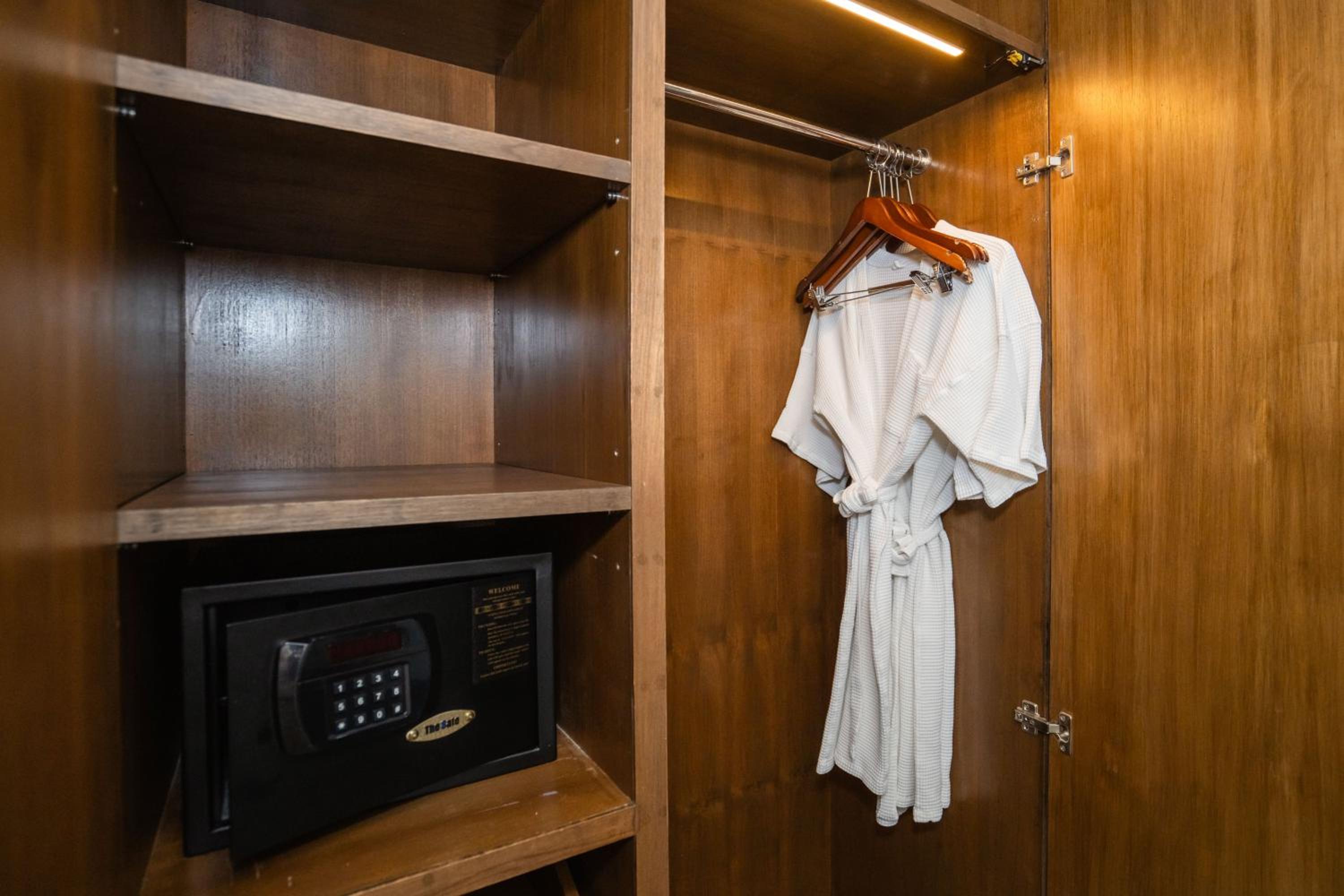 Deluxe Double or Twin Room - Photo 3