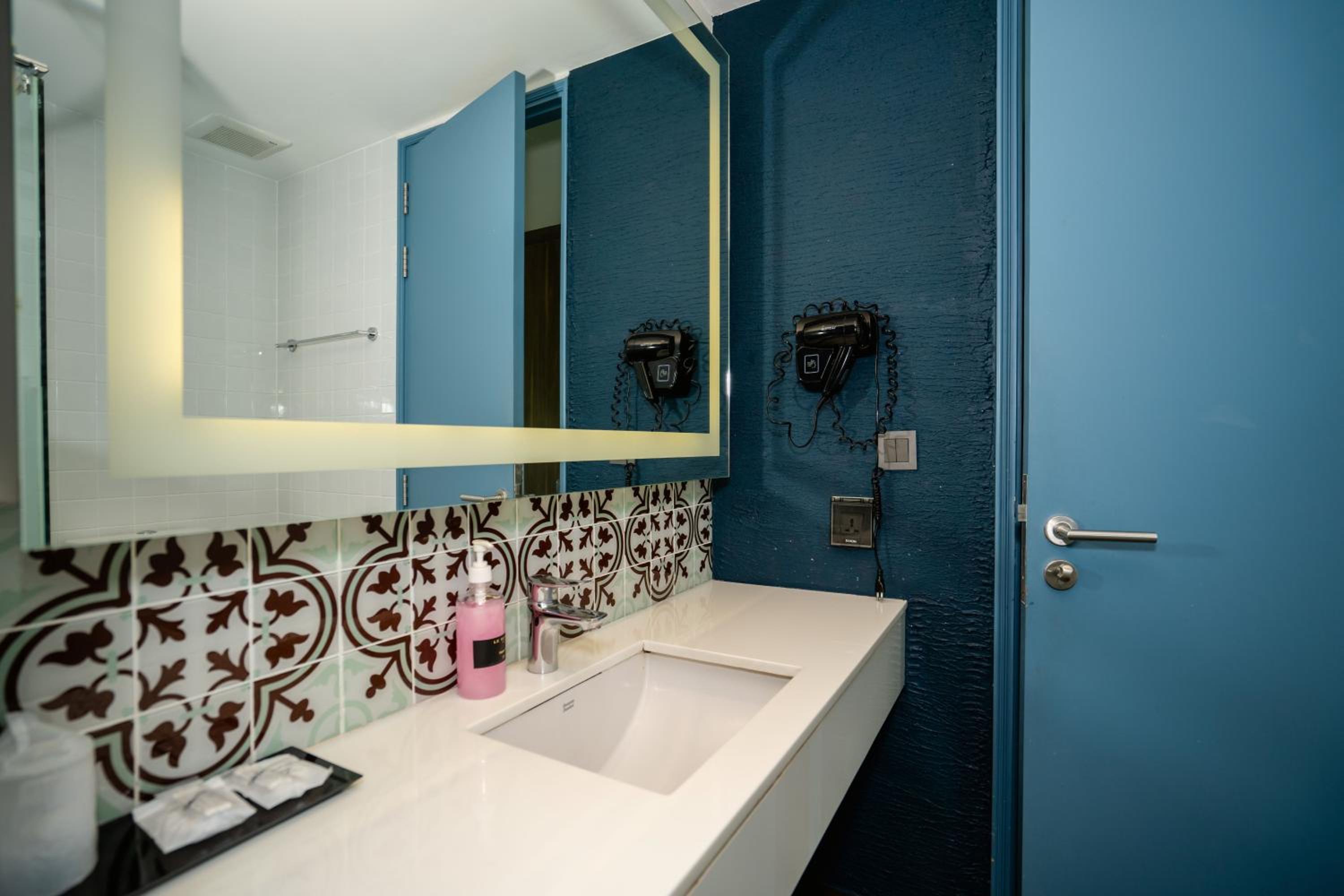 Deluxe Double or Twin Room - Photo 7