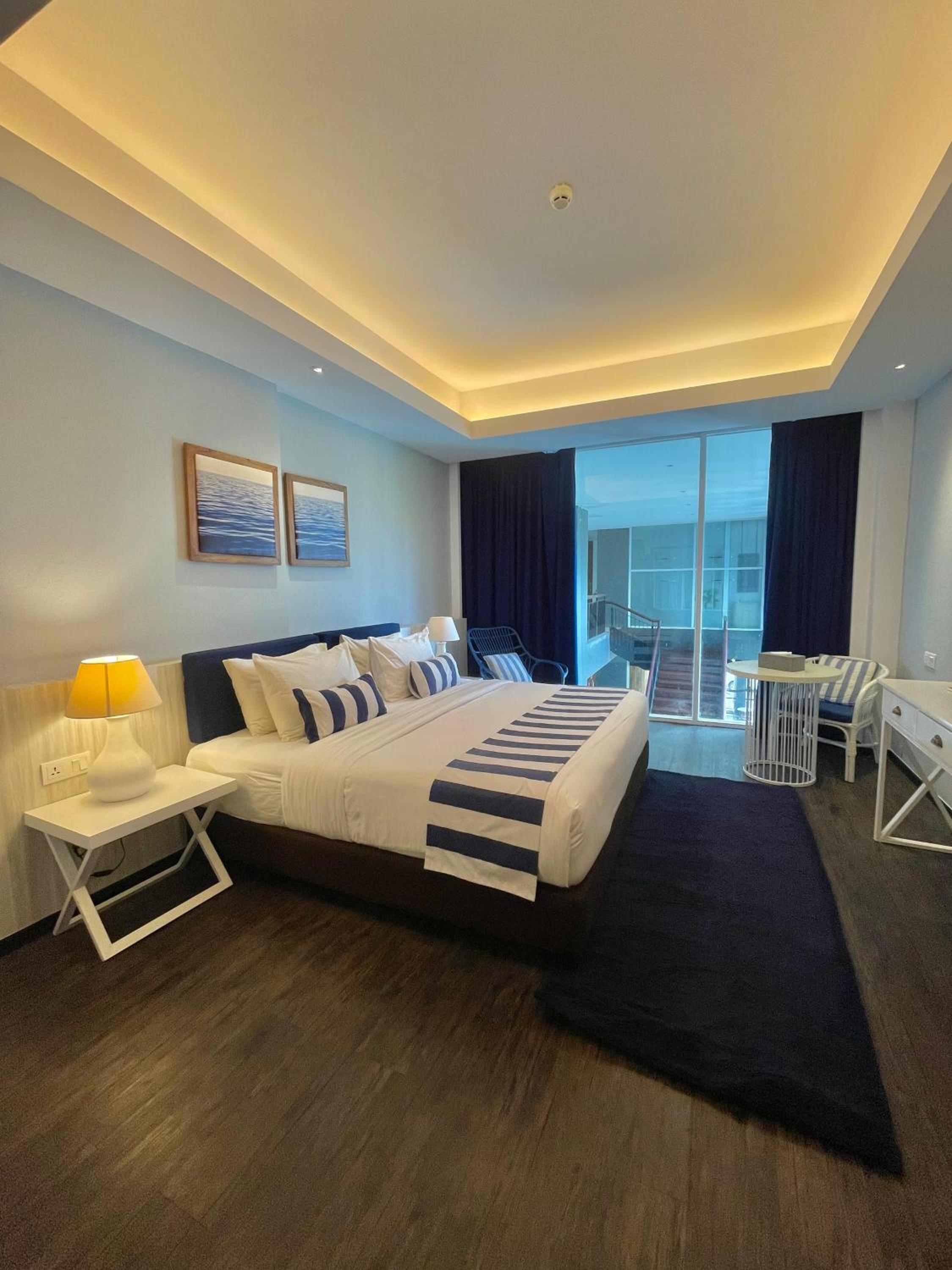 Superior King Room - Photo 1