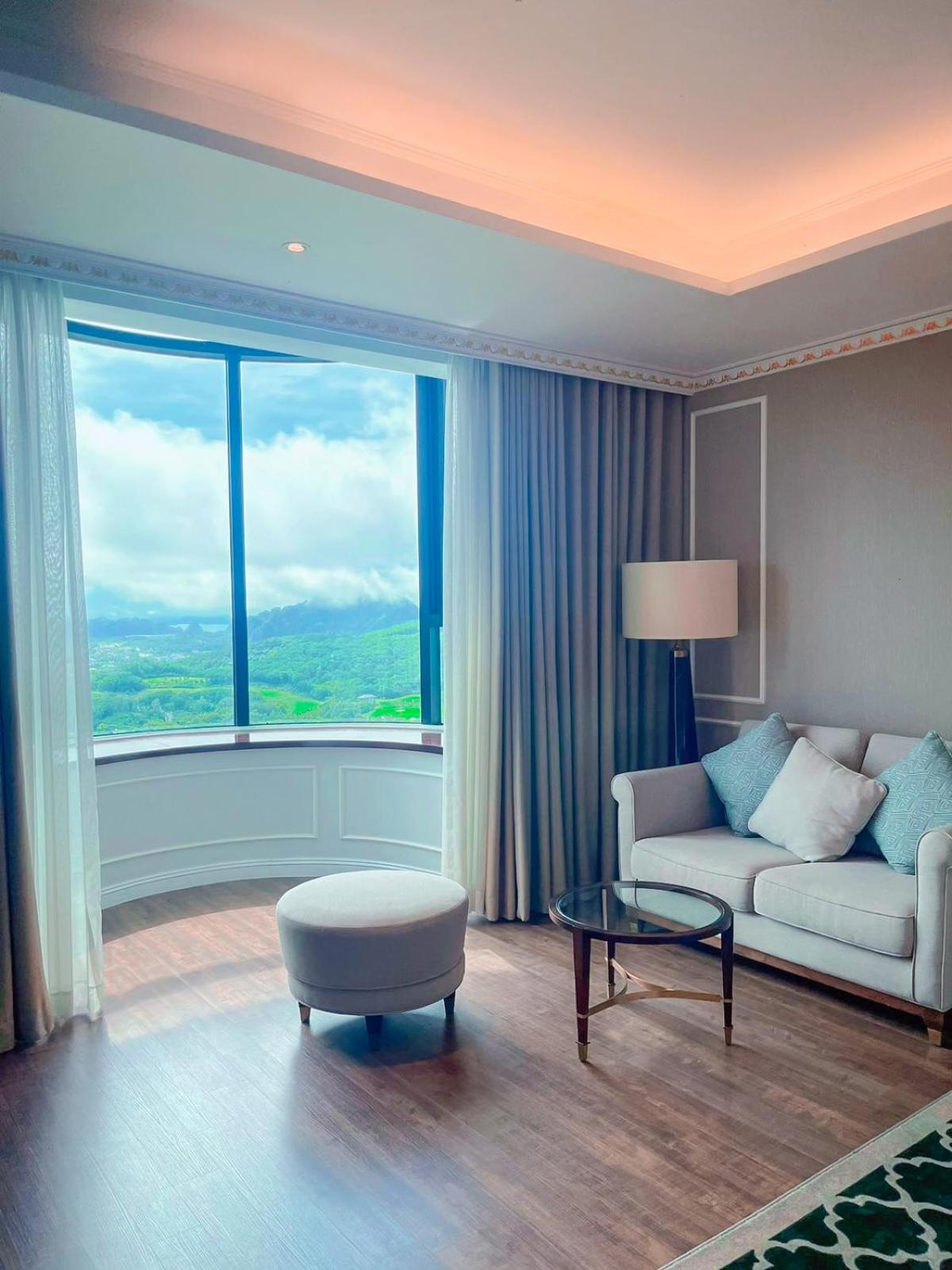 Premium Deluxe Room – Golf View