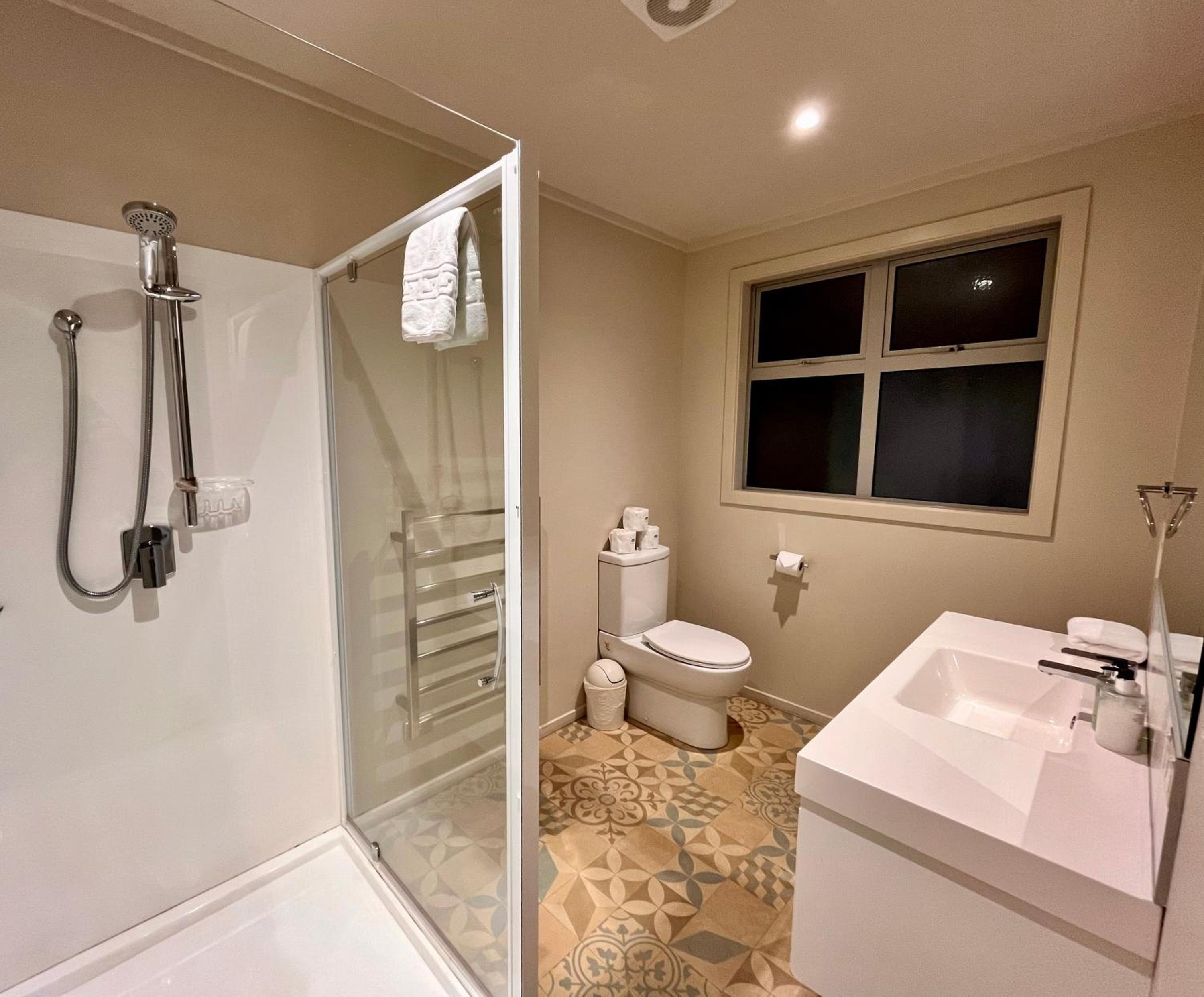 Four-Bedroom House - Photo 11