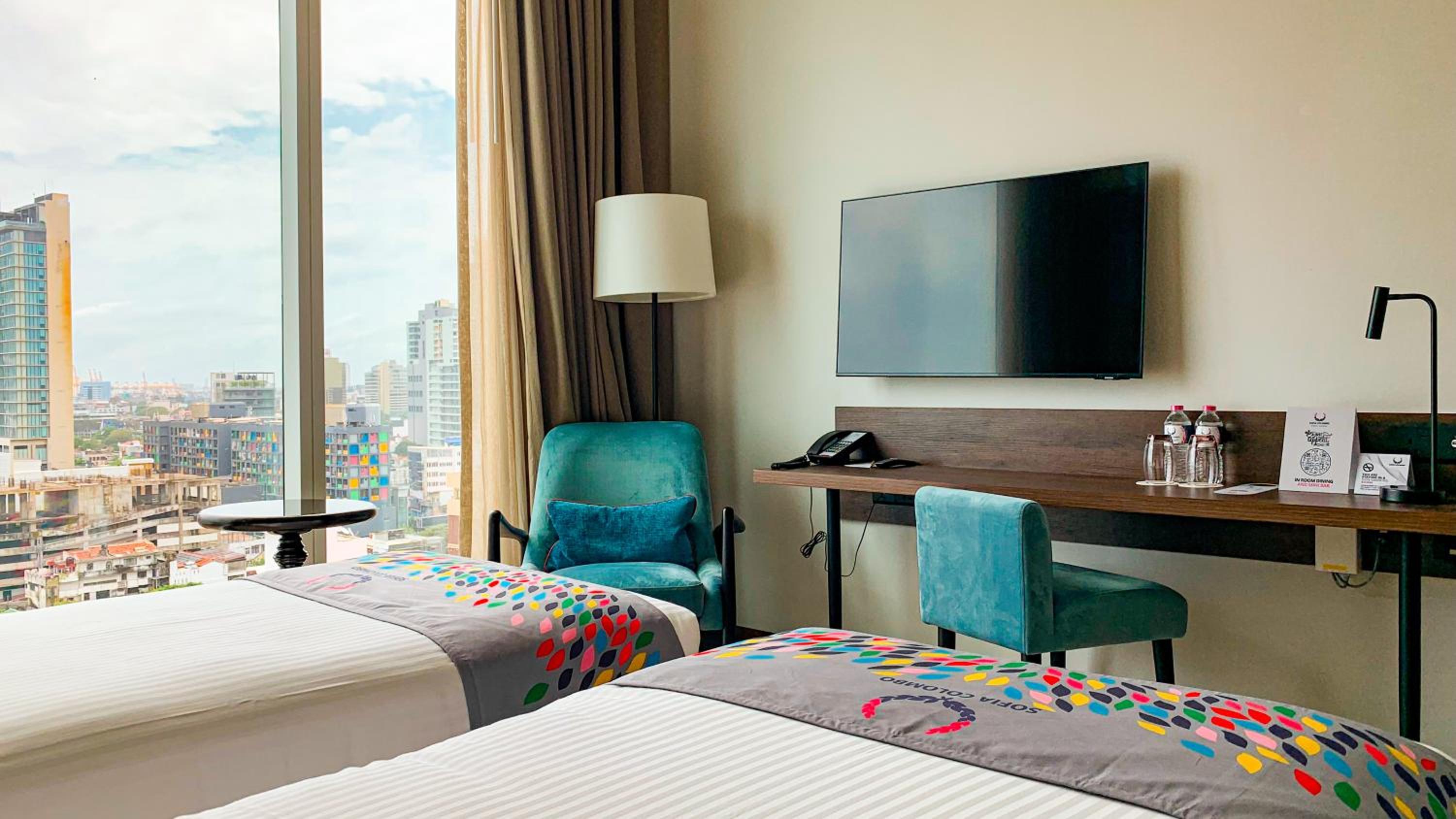 Deluxe Twin Room with City View  - Photo 2