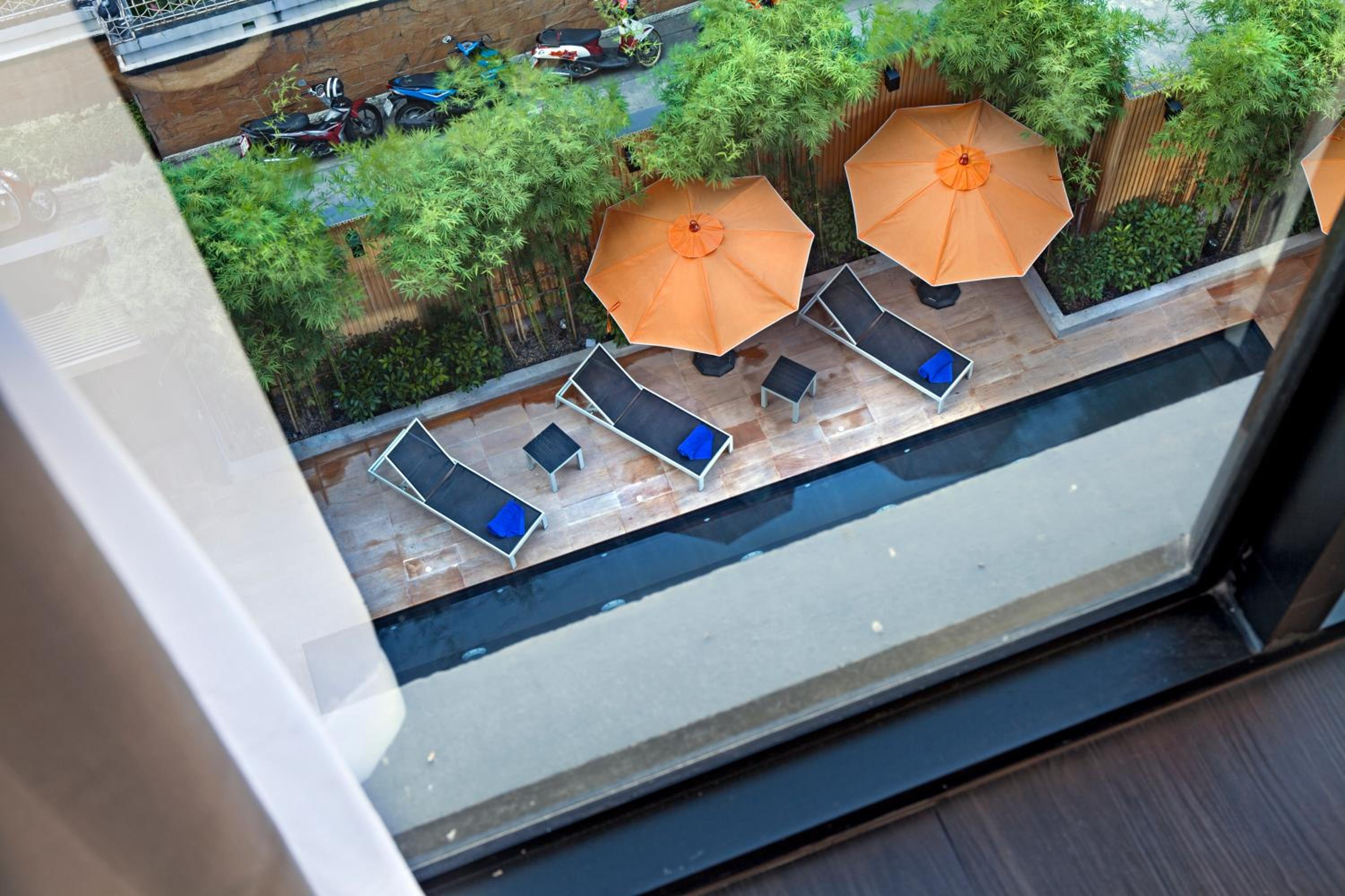 Deluxe Room with Pool View photo 3