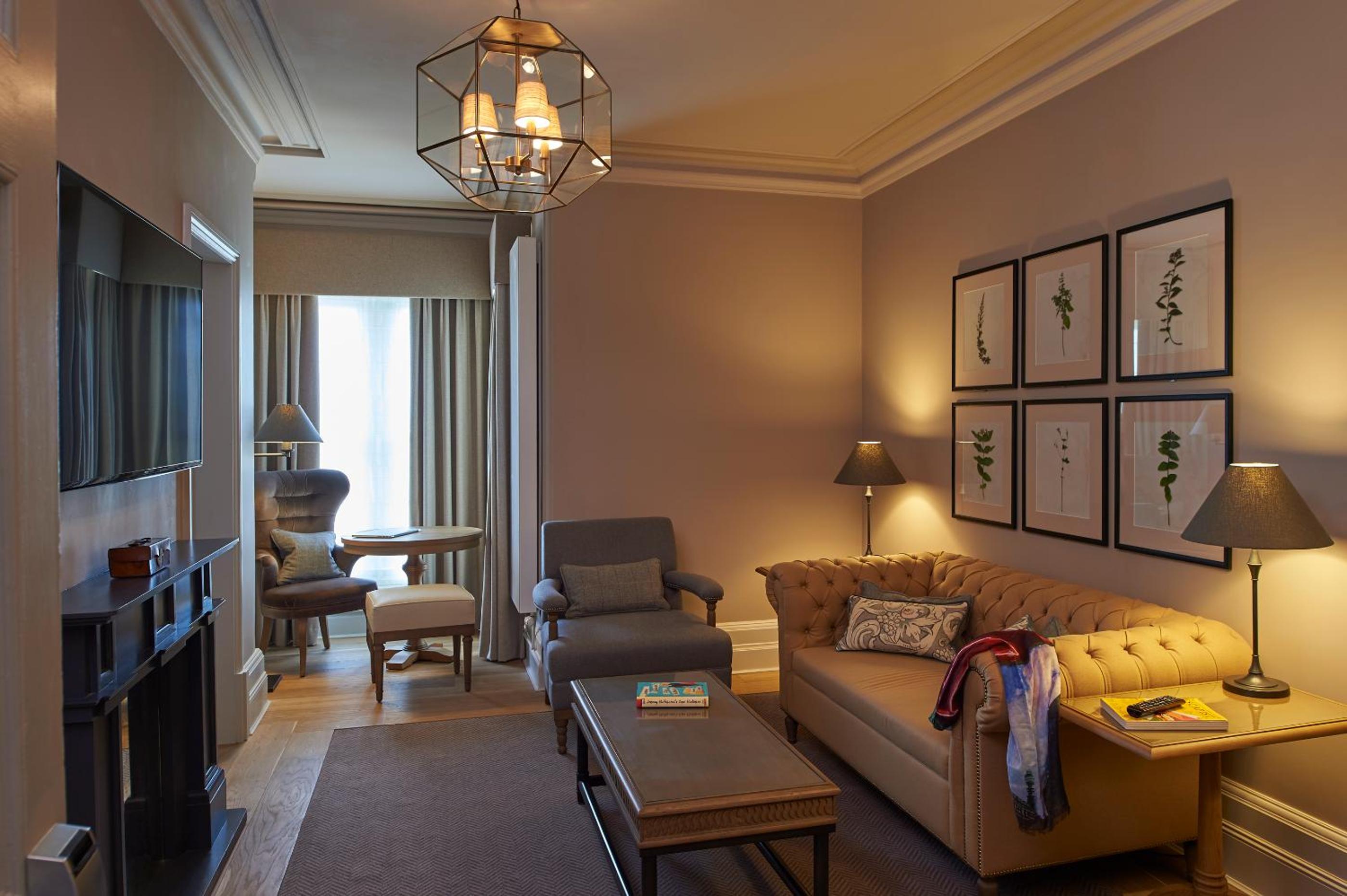 Suite with View - Photo 4