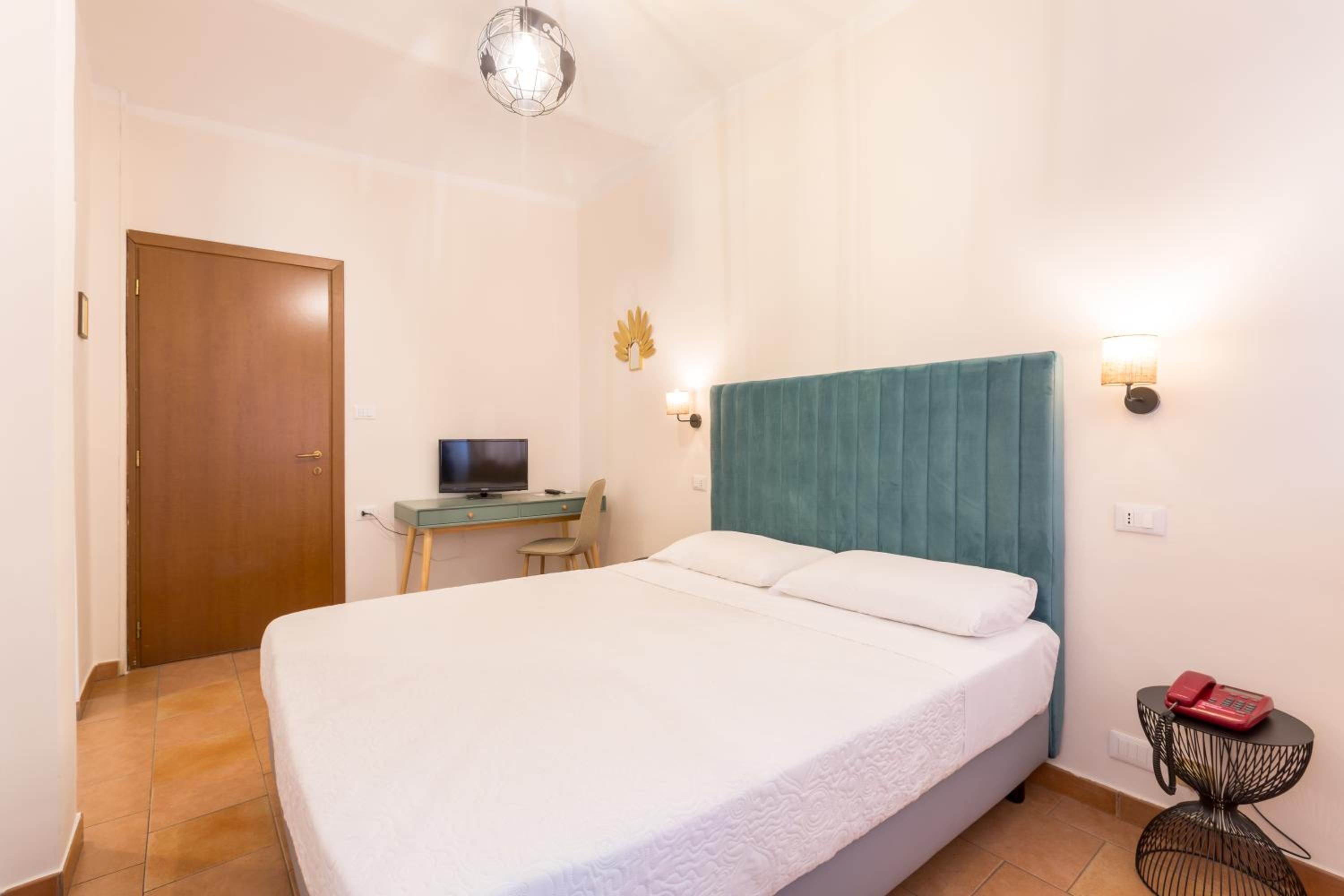 Double Room - Photo 4