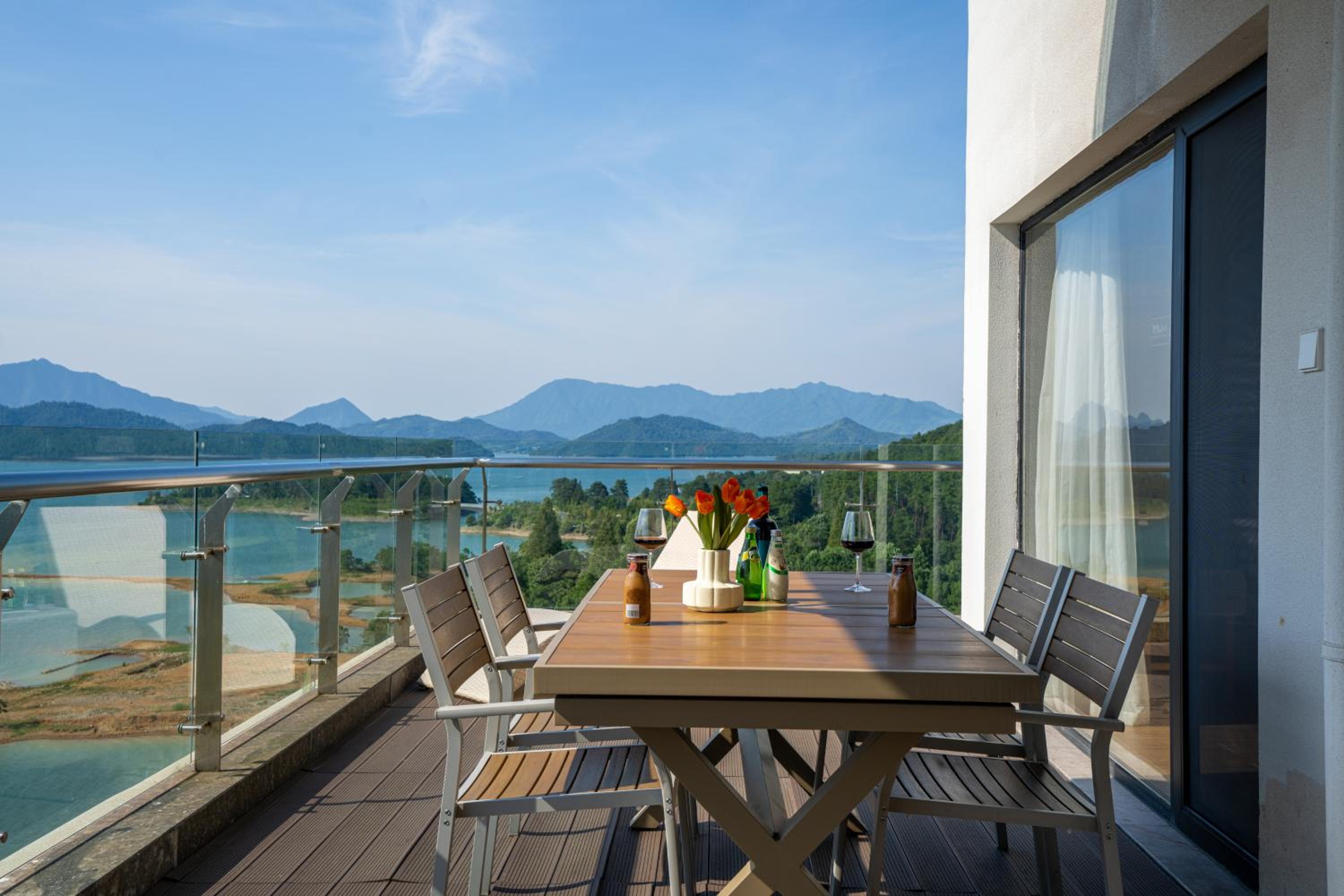 2 Bedroom Suite with Lake View photo 1