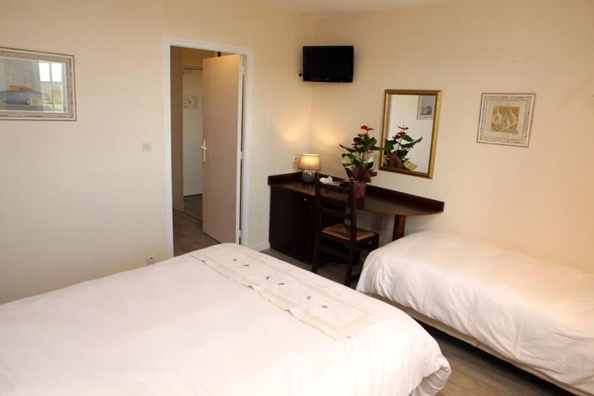 Triple Room (2 Adults + 1 Child) - Photo 5