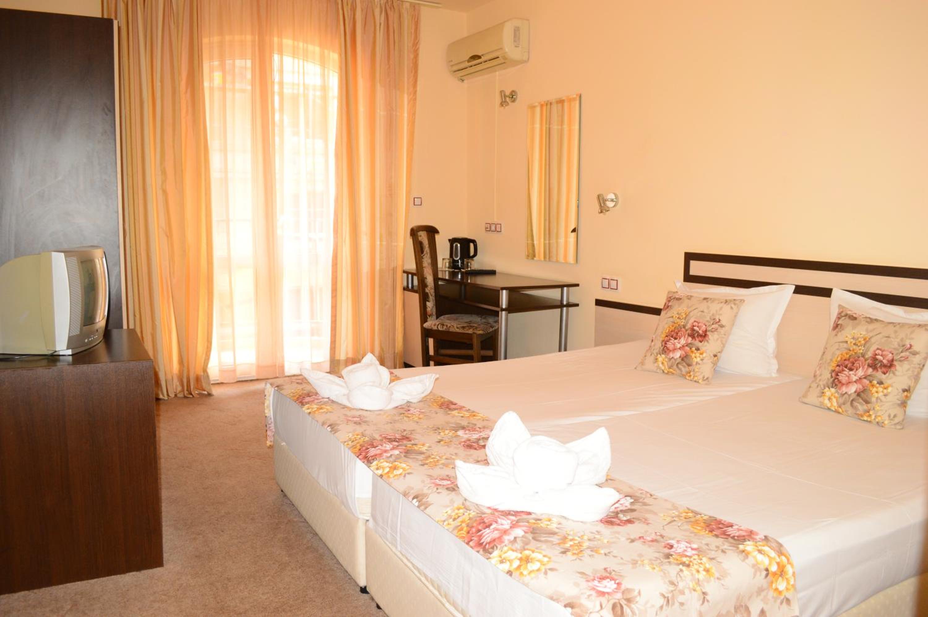 Standard Double or Twin Room - Photo 1